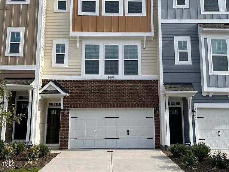 1009 Manorhaven Drive Property Photo 1