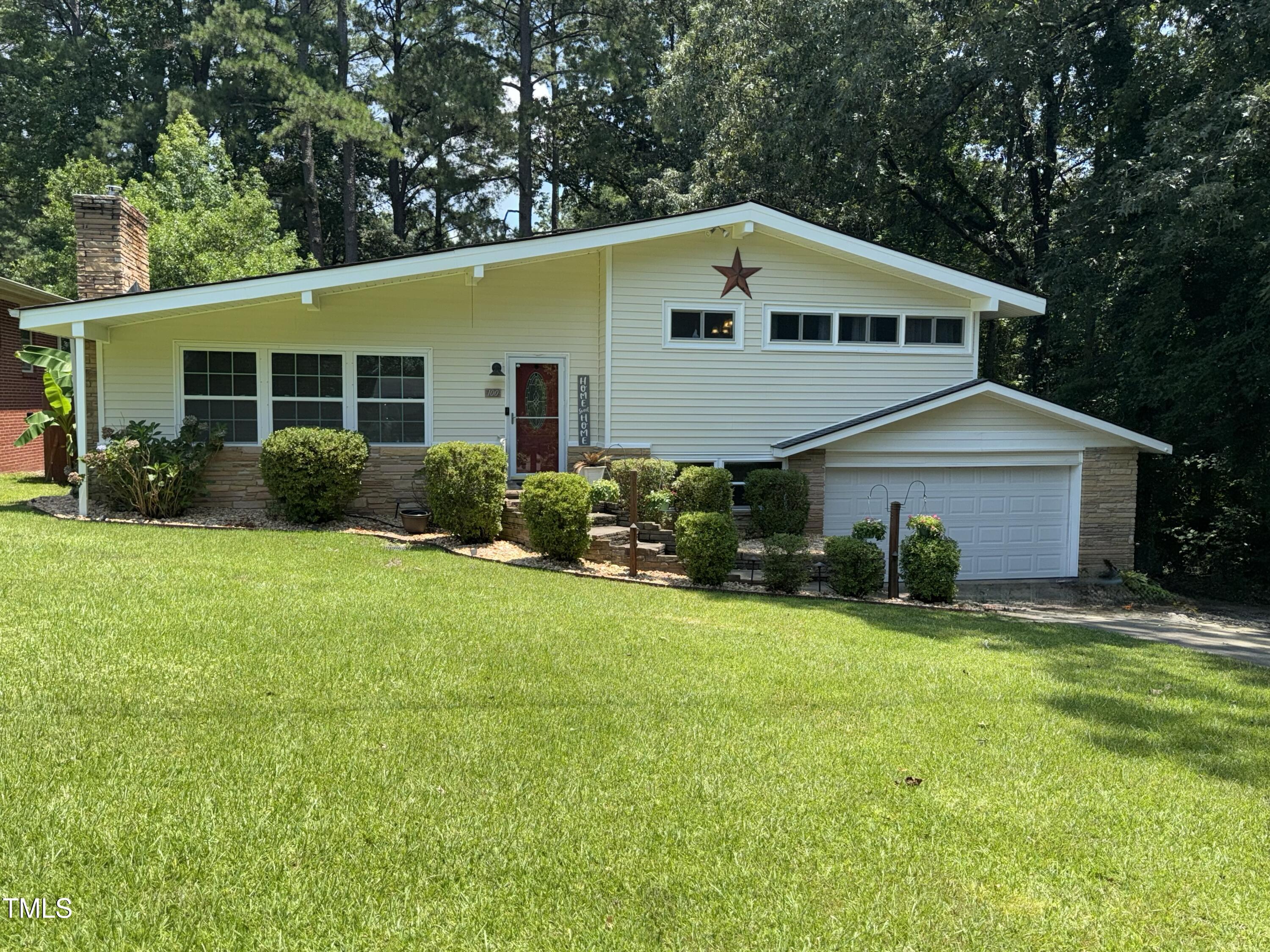 100 Hillcrest Drive Property Photo 1