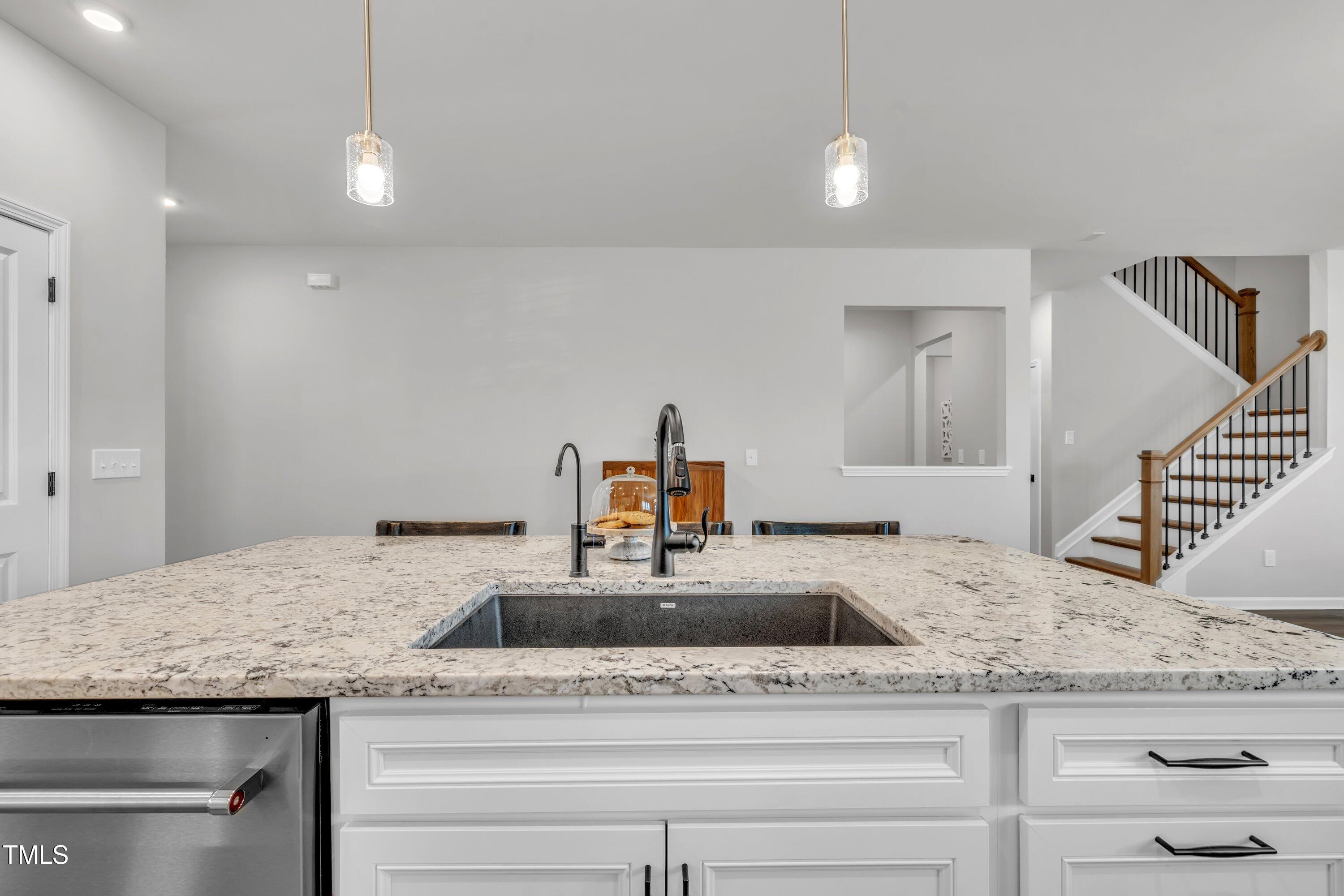 115 Circle City Way Property Photo 11