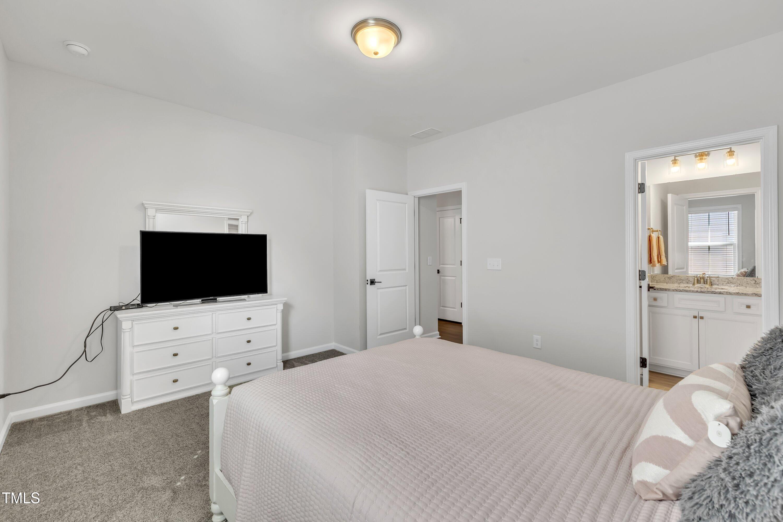 115 Circle City Way Property Photo 37