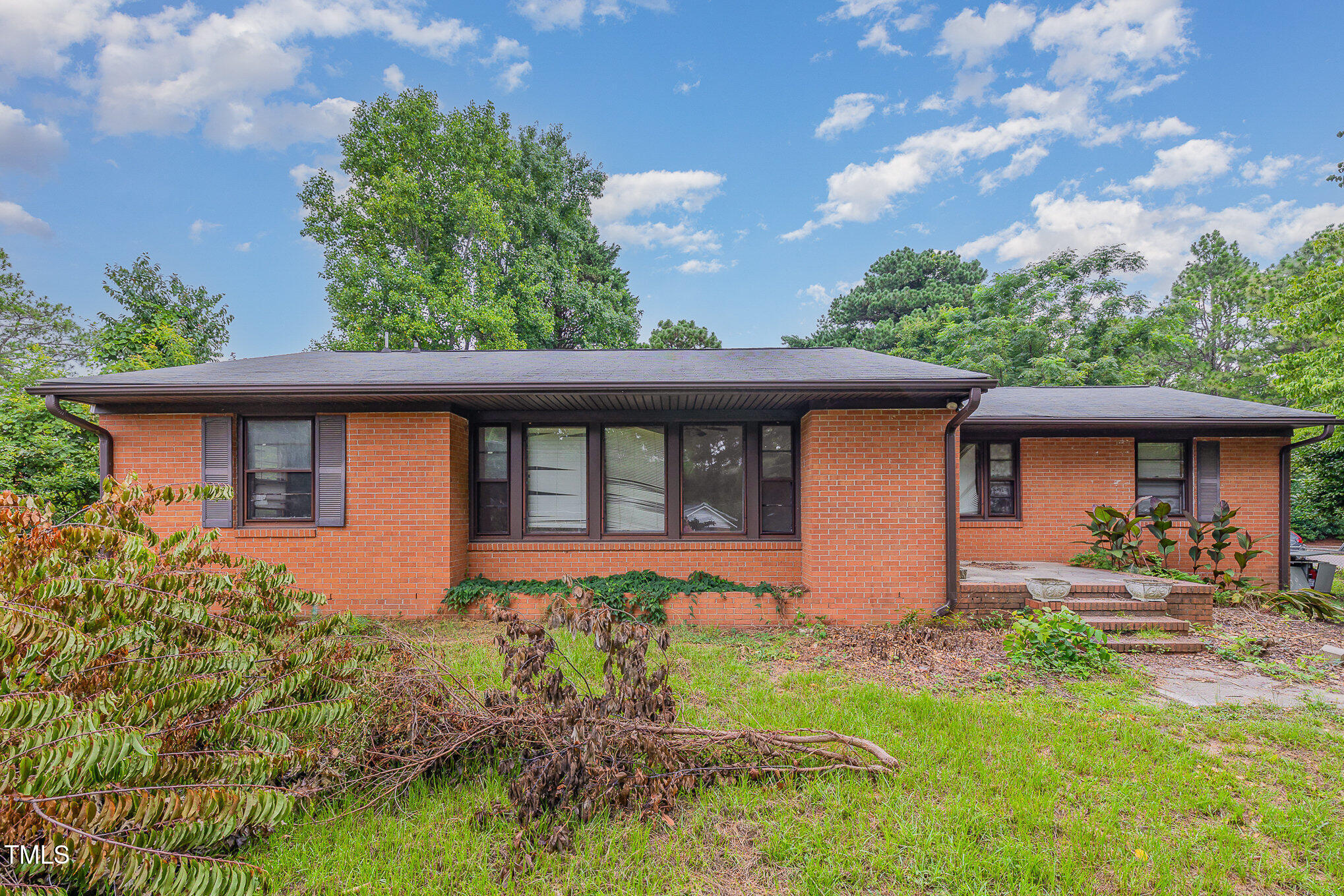 4737 Rosehill Road Property Photo 1