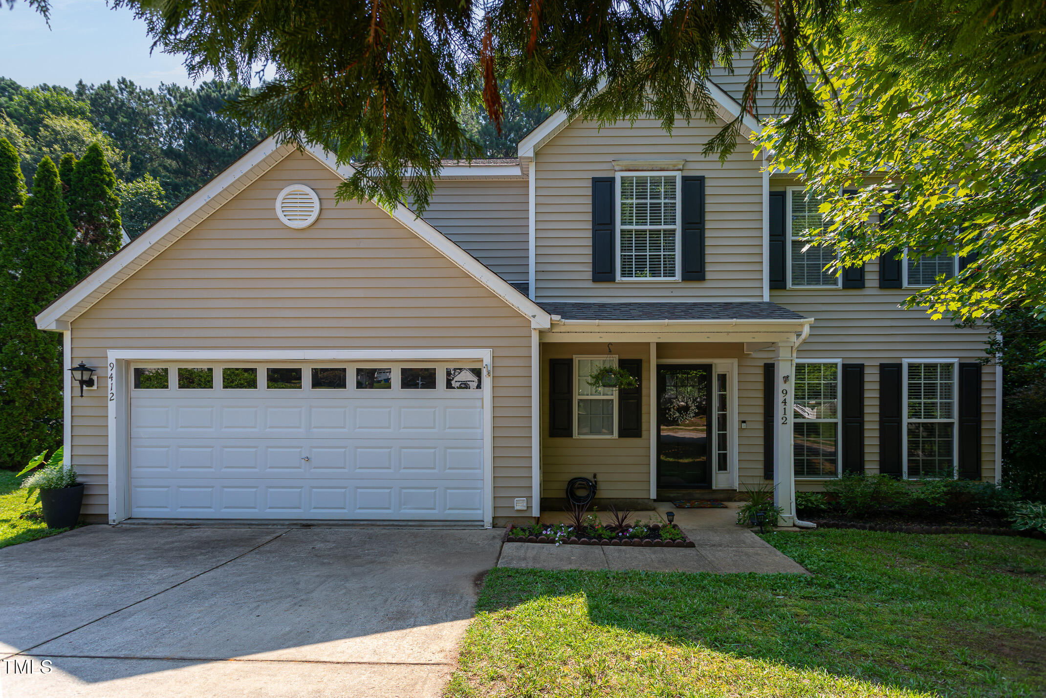 9412 Erinsbrook Drive Property Photo 1