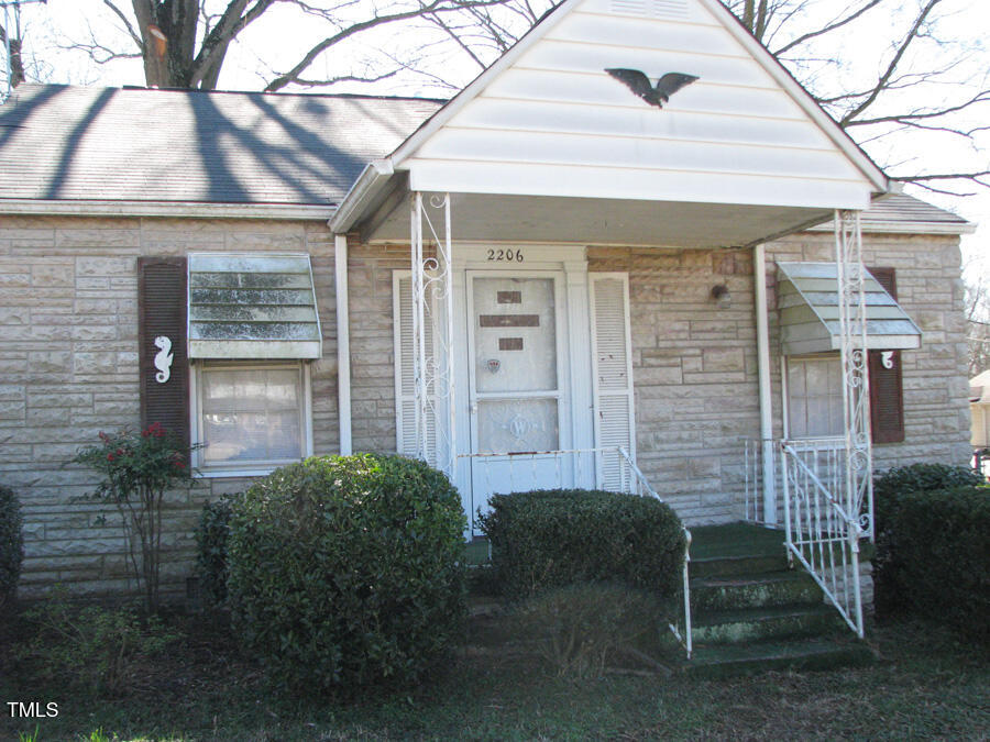 2206 E Club Boulevard Property Photo 1