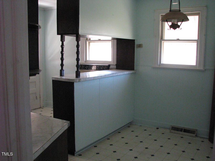 2206 E Club Boulevard Property Photo 8