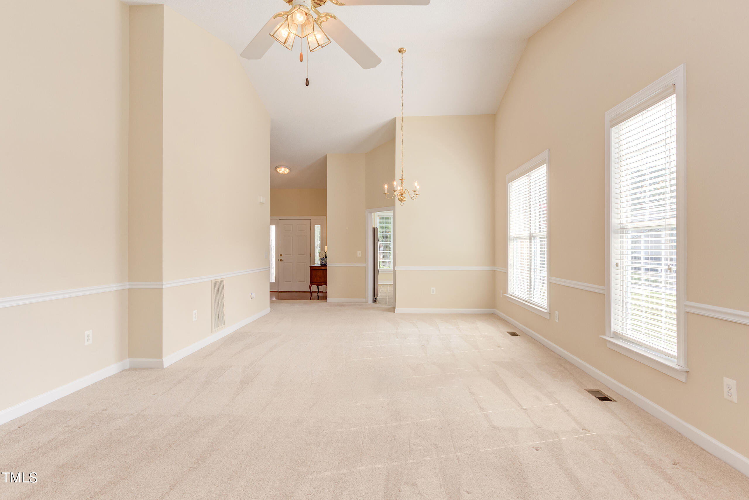 2026 Heritage Pines Drive Property Photo 8