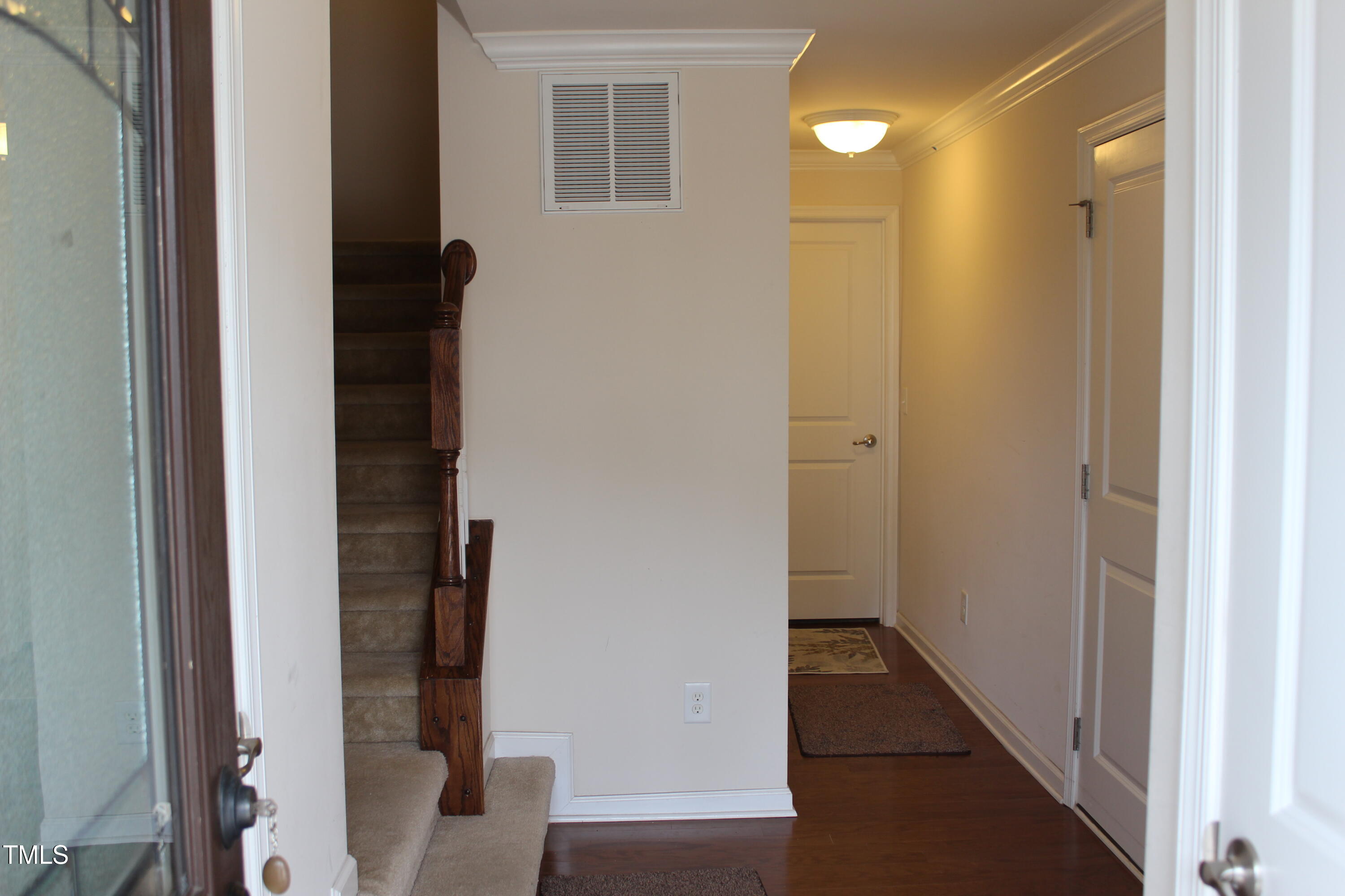 723 Suffield Way Property Photo 4