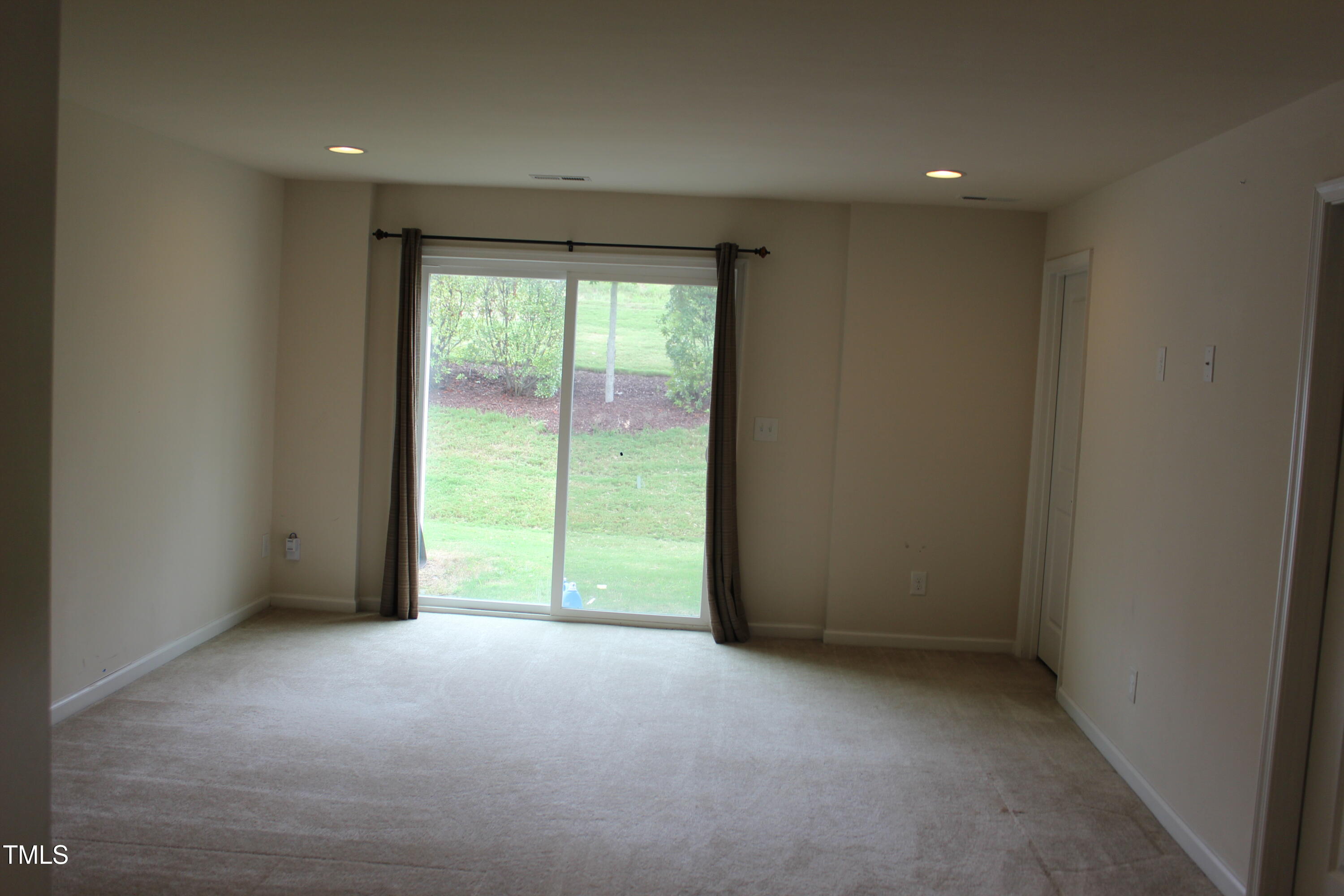 723 Suffield Way Property Photo 5