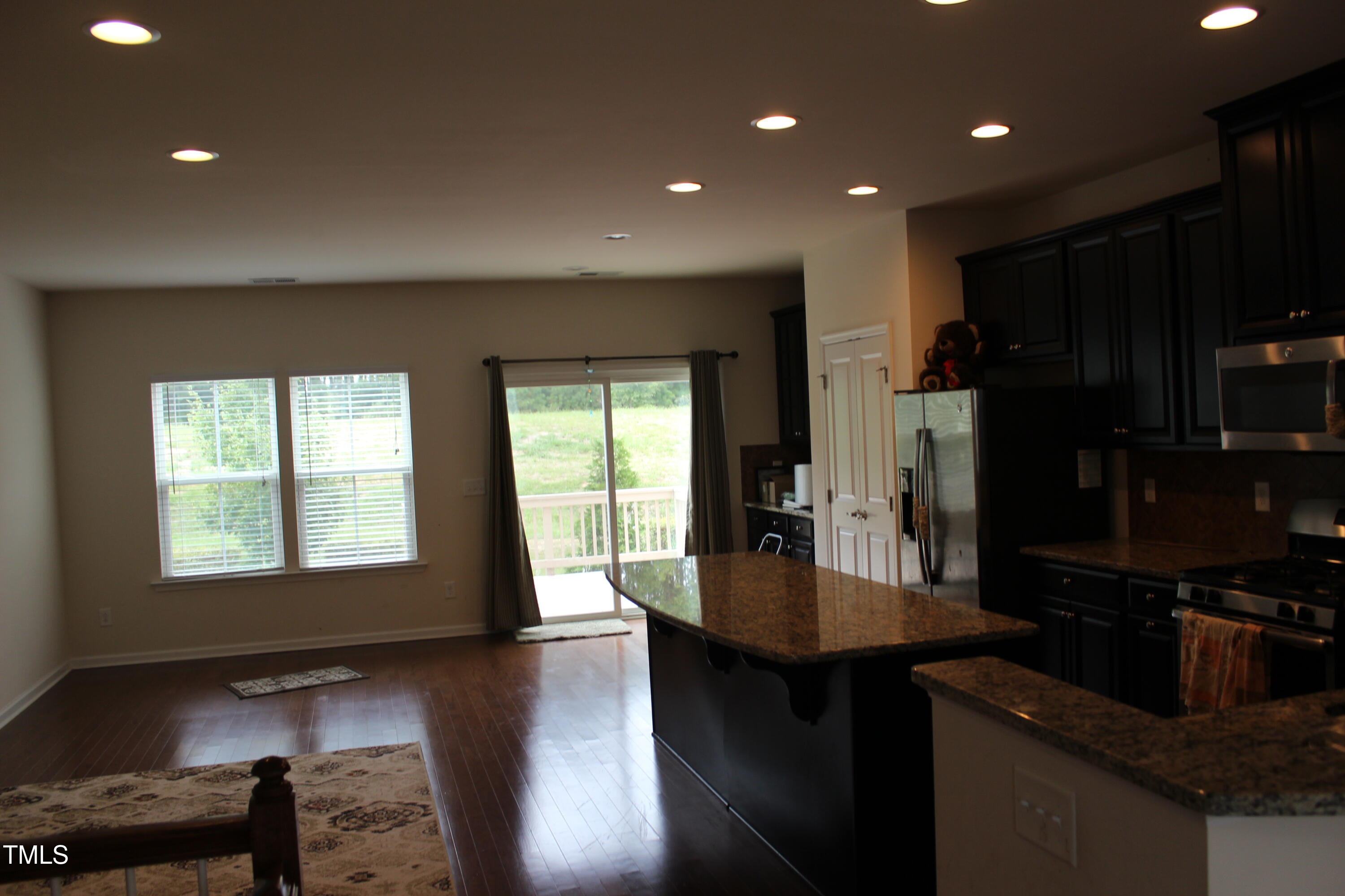 723 Suffield Way Property Photo 7