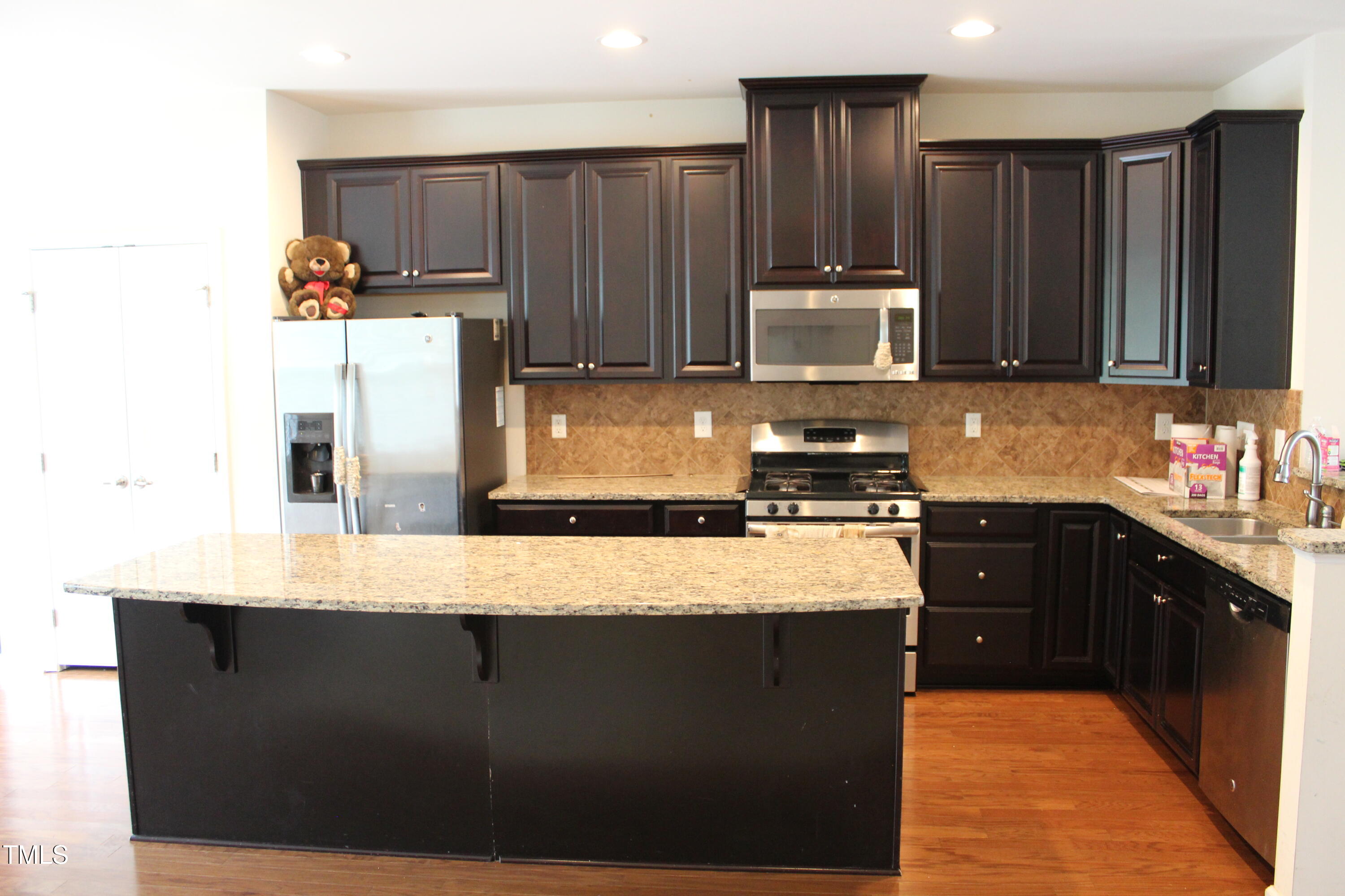 723 Suffield Way Property Photo 8