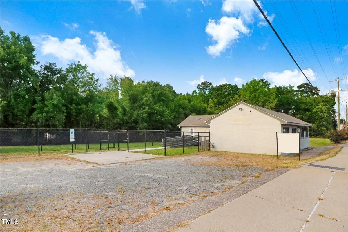 651 N Brightleaf Boulevard Property Photo 4