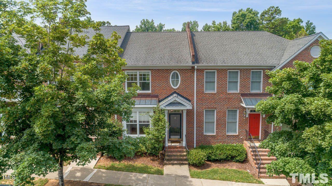 916 Edgewater Circle Property Photo 1