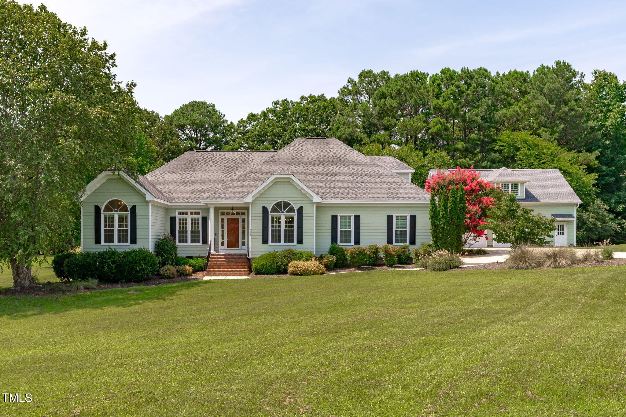 216 Forest Oaks Drive Property Photo 1