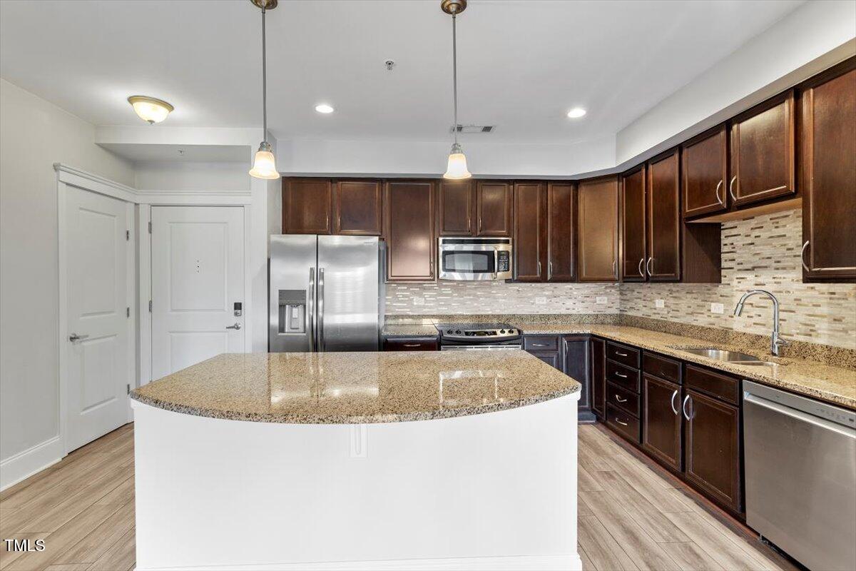 222 Glenwood Avenue # 709 Property Photo 1