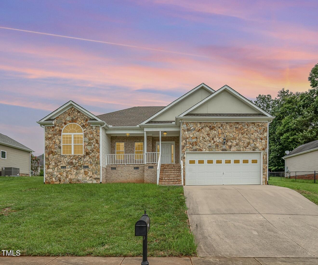 1128 Castle Drive Property Photo 1