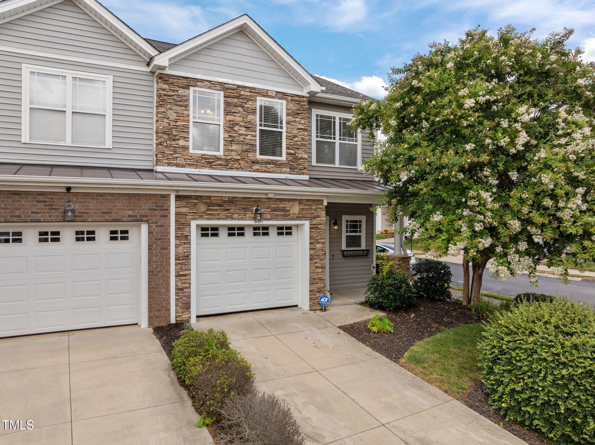 1903 Huntley Way Property Photo 1