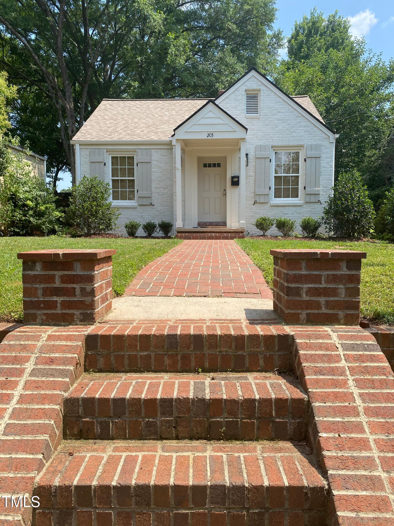 203 W West Roanoke Park Drive Property Photo 1