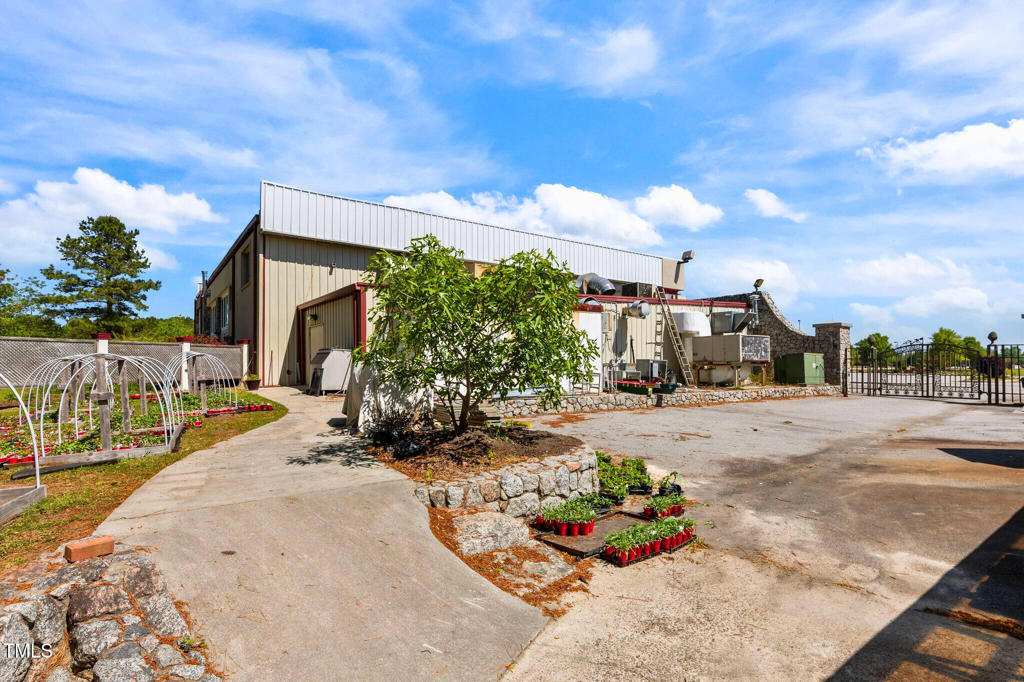 26 Commerce Drive Property Photo 8