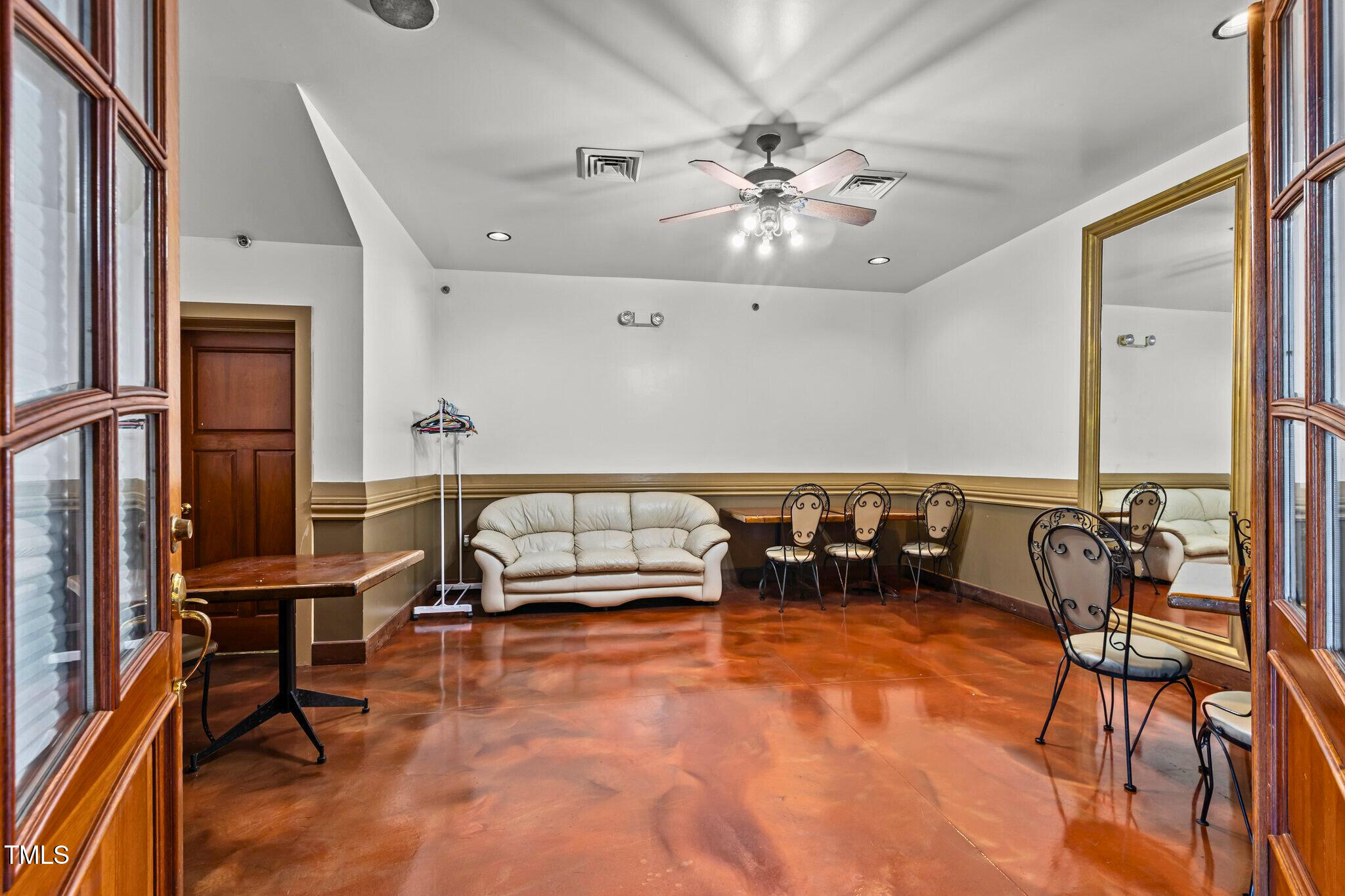 26 Commerce Drive Property Photo 32