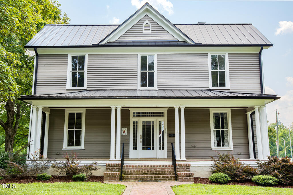 611 College Street Property Photo 1