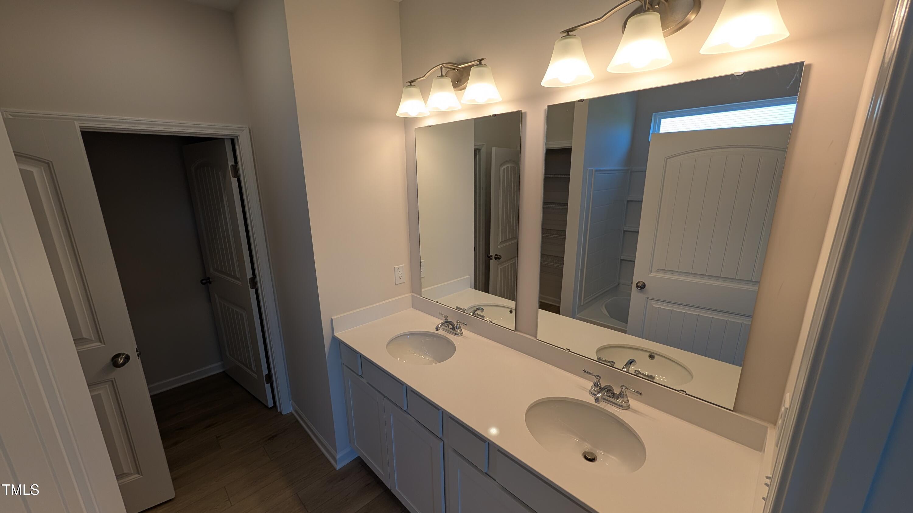 208 Saxony Drive Property Photo 9