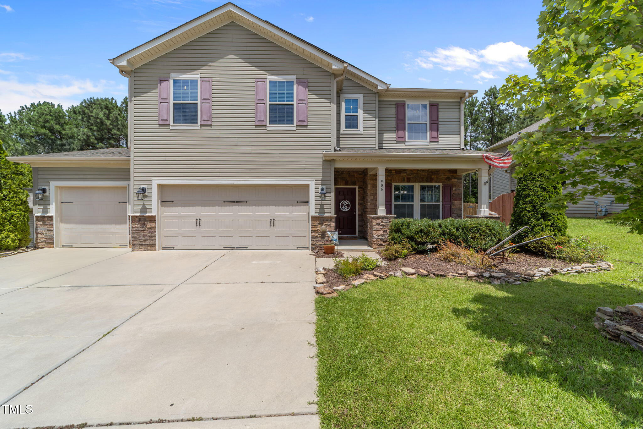 906 Sugar Tree Drive Property Photo 1