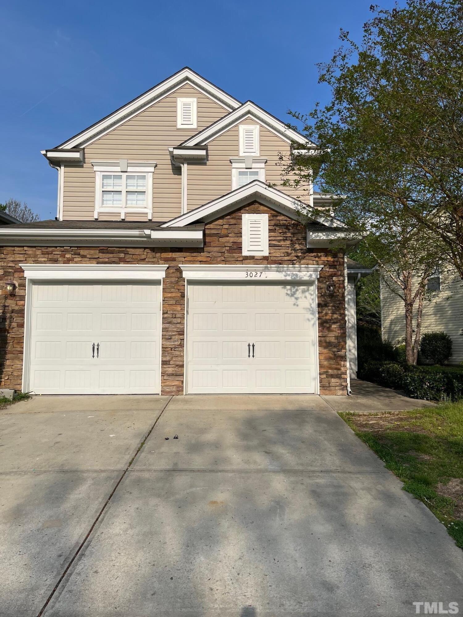 3027 Remington Oaks Circle Property Photo 1