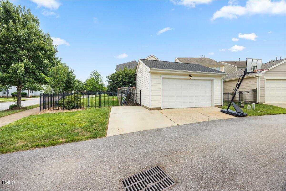 1300 Formal Garden Way Property Photo 38
