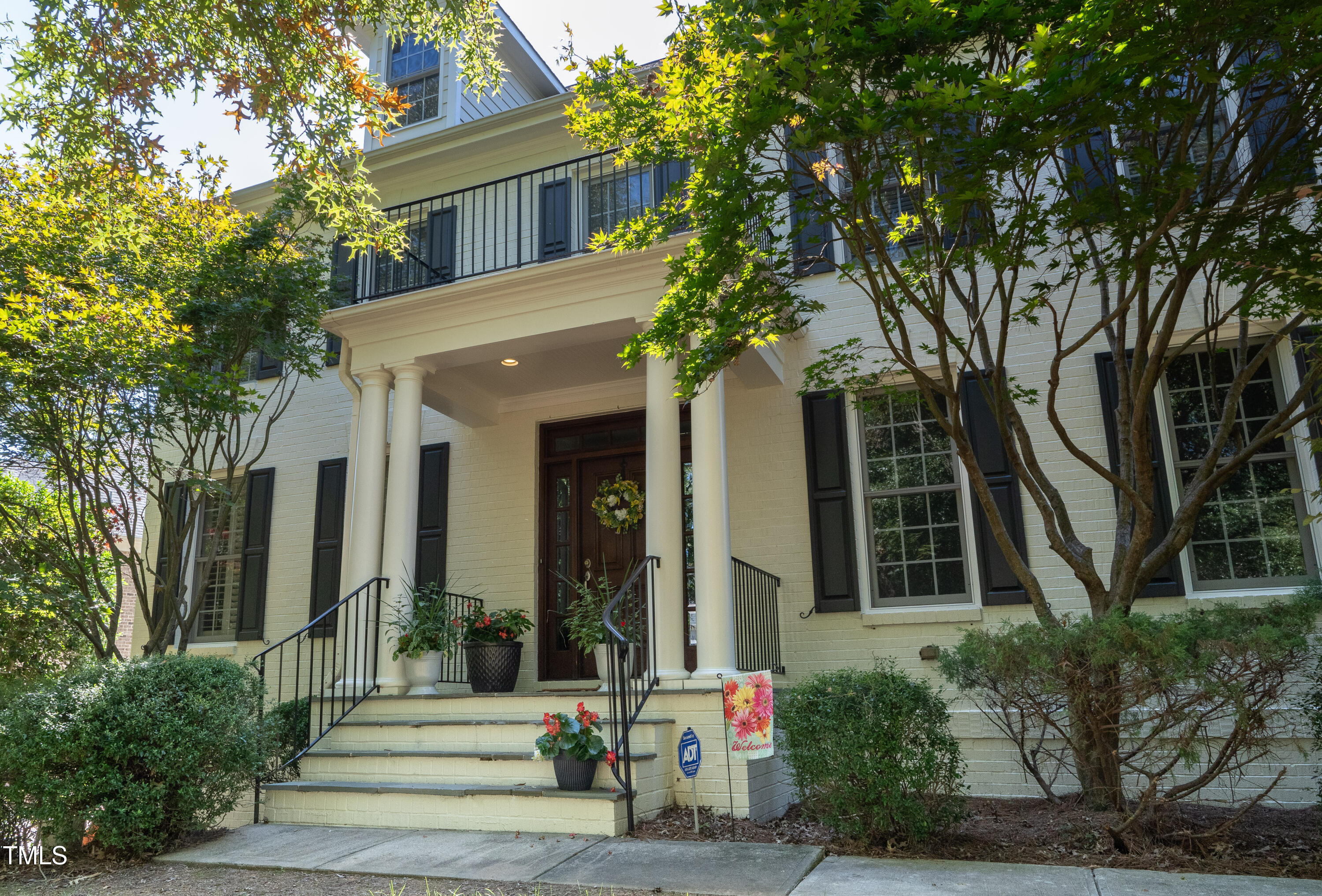 341 Oxfordshire Lane Property Photo 2