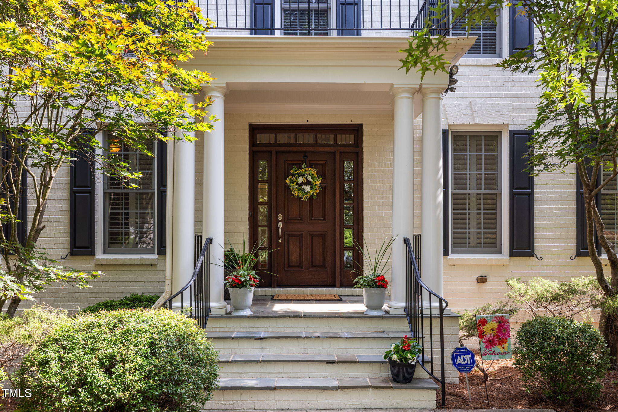 341 Oxfordshire Lane Property Photo 3