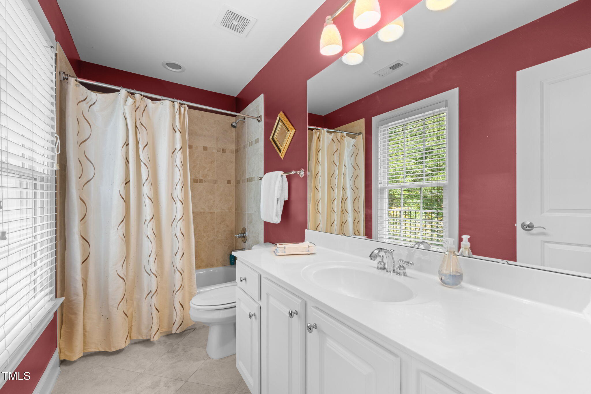 341 Oxfordshire Lane Property Photo 32