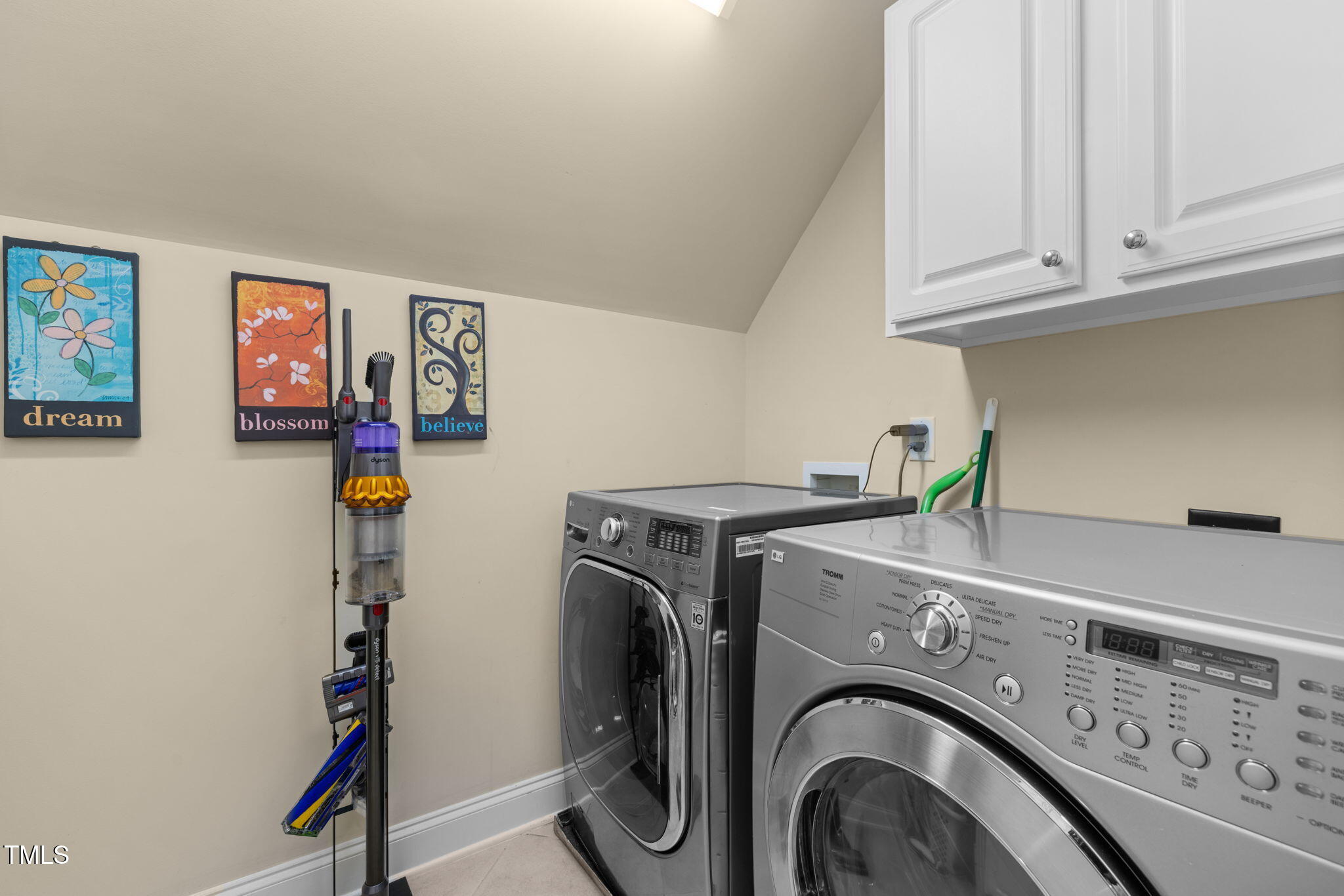 341 Oxfordshire Lane Property Photo 33