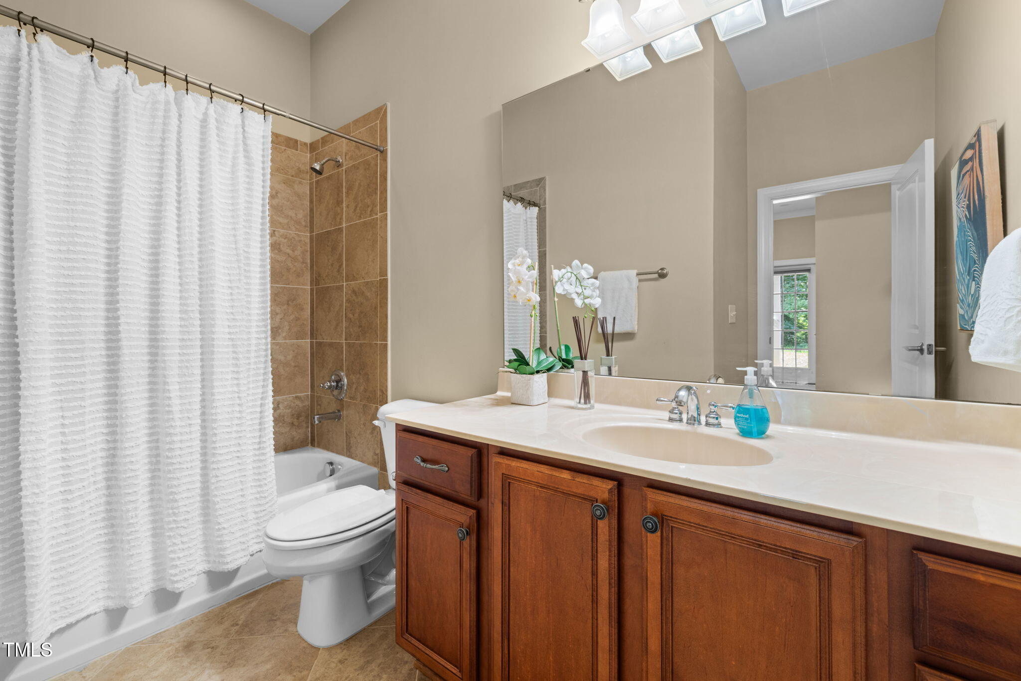 341 Oxfordshire Lane Property Photo 38