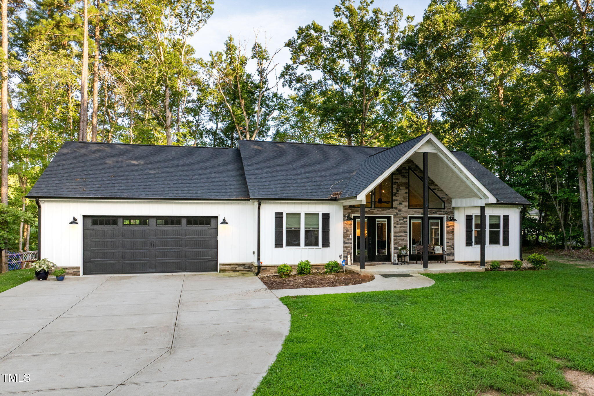 212 River Forest Drive Property Photo 1