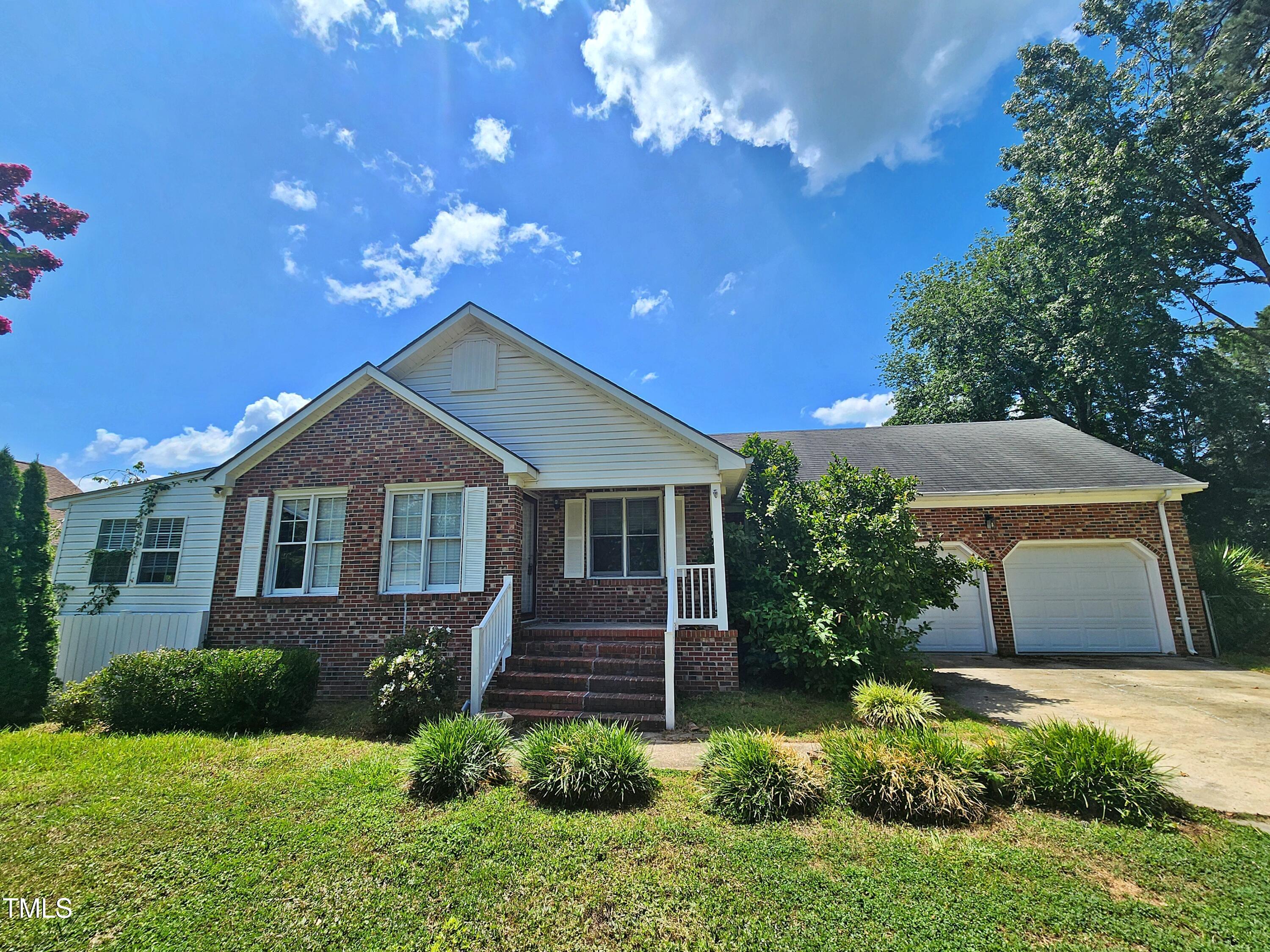 109 Oak Street Property Photo 1