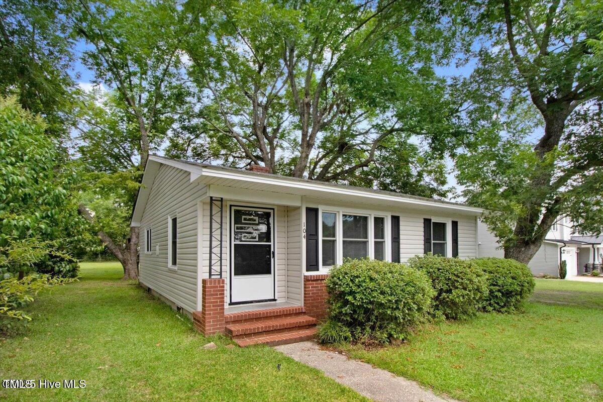 104 S Walnut Street Property Photo 1