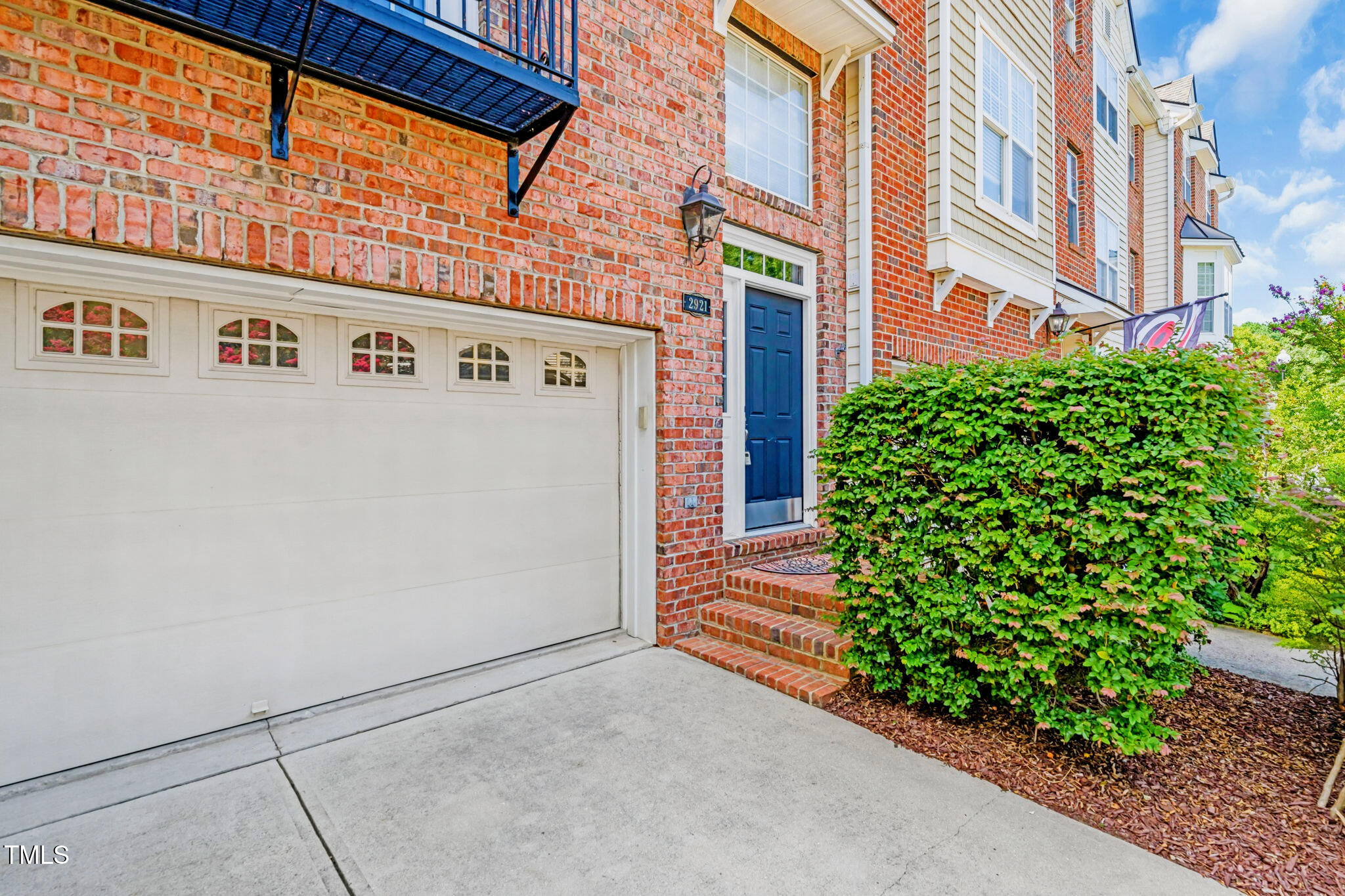 2921 Imperial Oaks Drive Property Photo 4