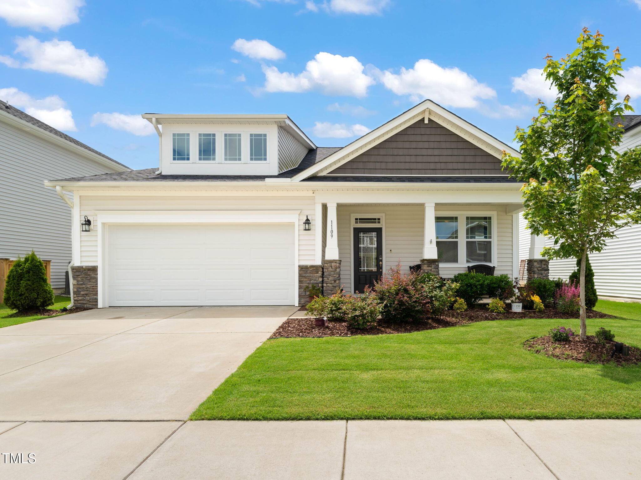 1109 Briar Gate Drive Property Photo 1