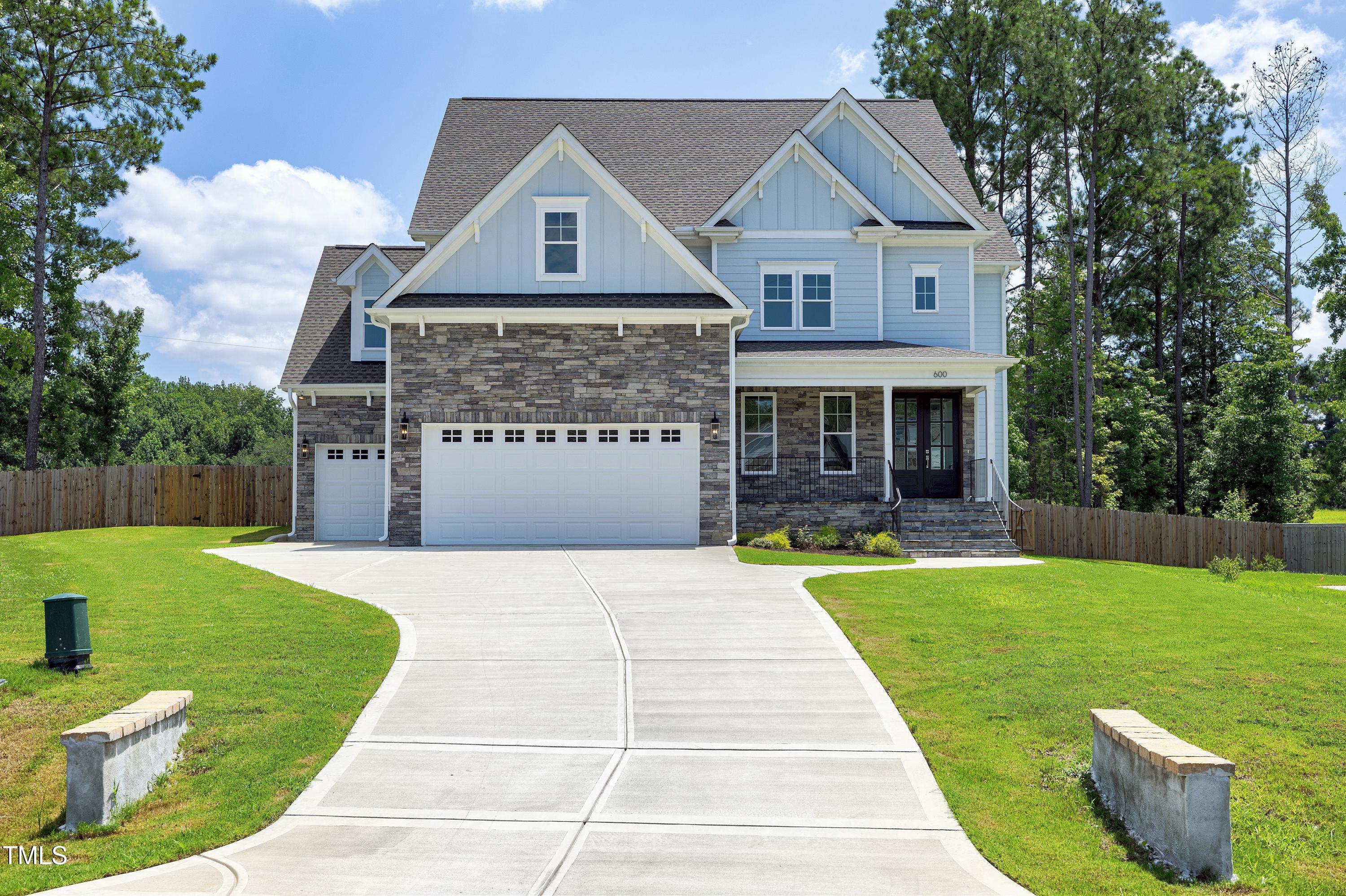 600 Darian Woods Drive Property Photo 1