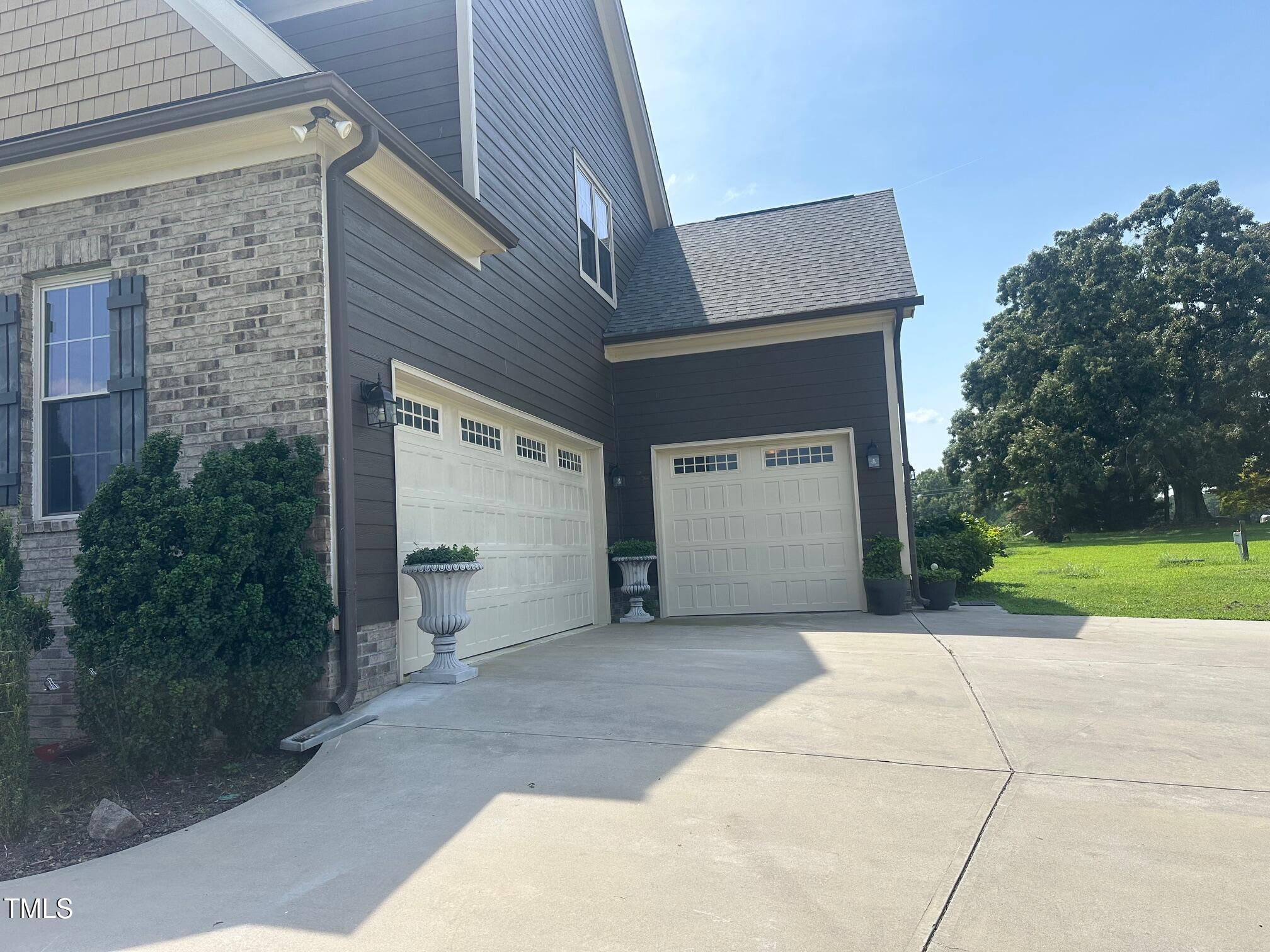 1612 Font Hills Lane Property Photo 3