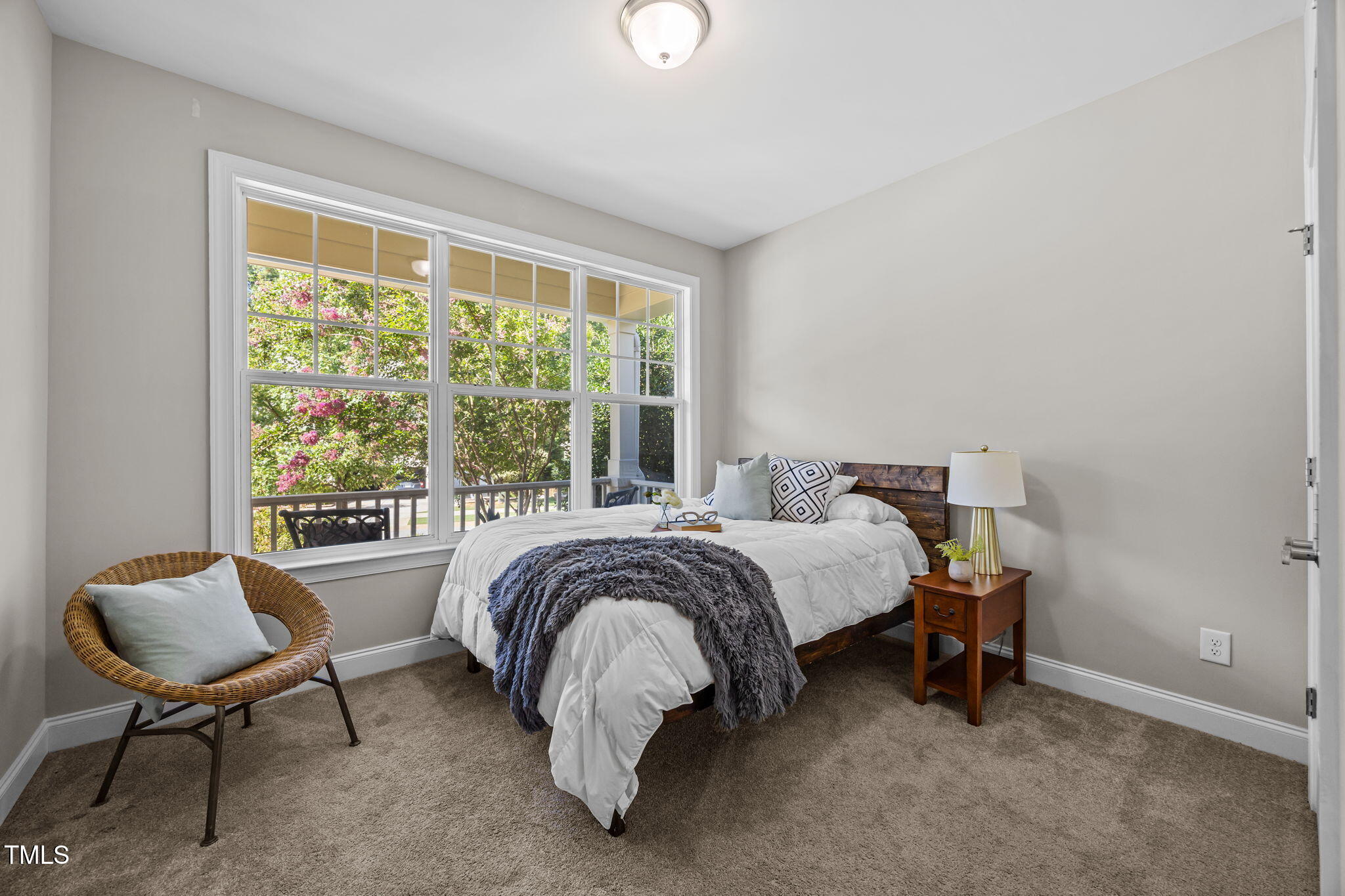 204 Horncliffe Way Property Photo 5