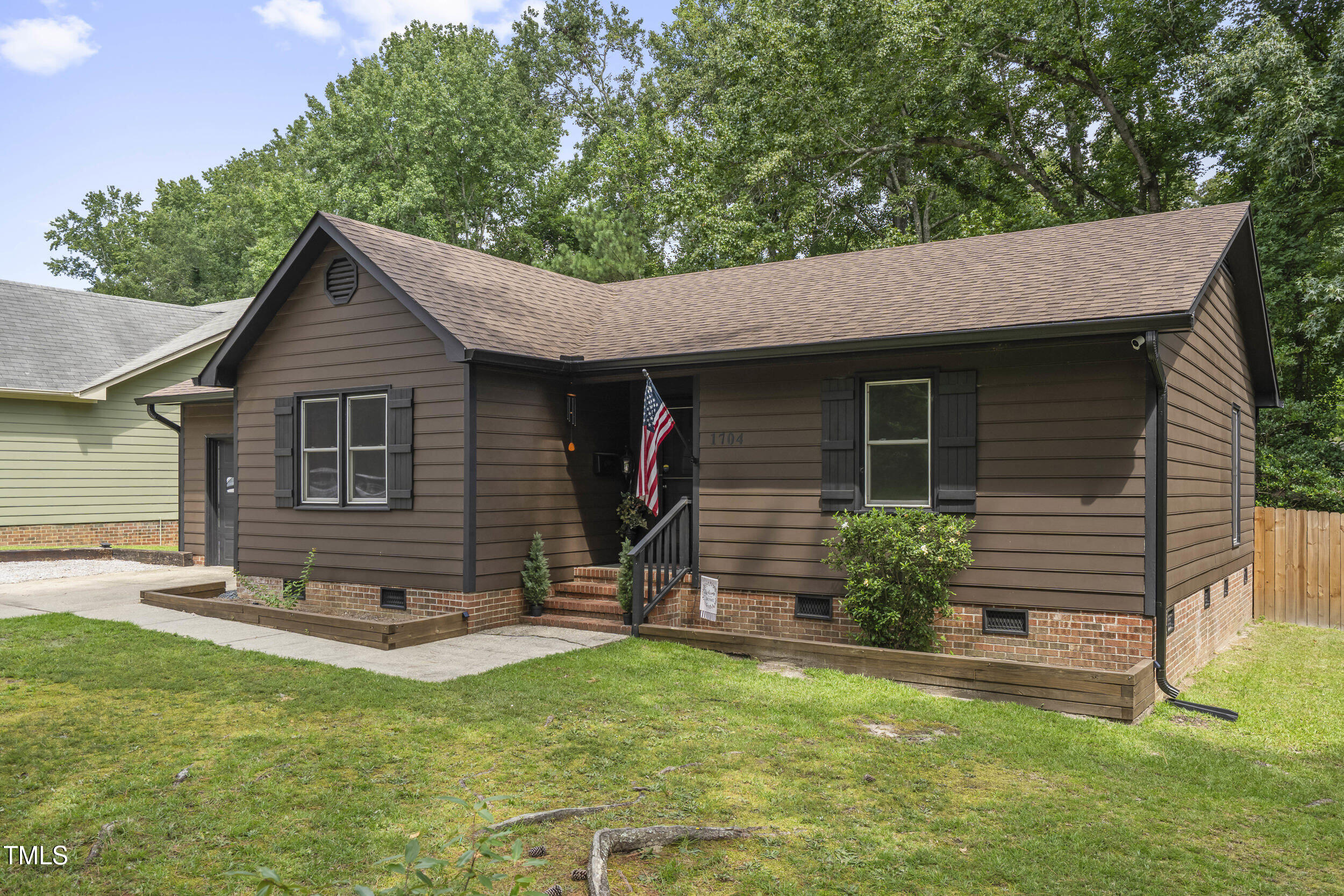 1704 Lyon Road Property Photo 1