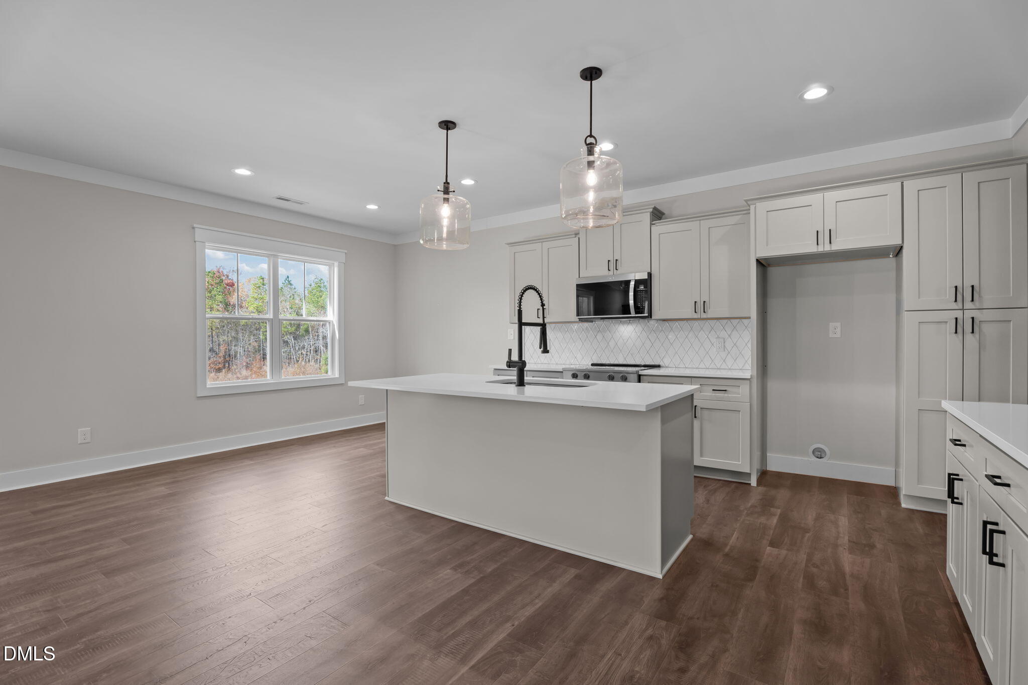 65 Livingston Lane Property Photo 8