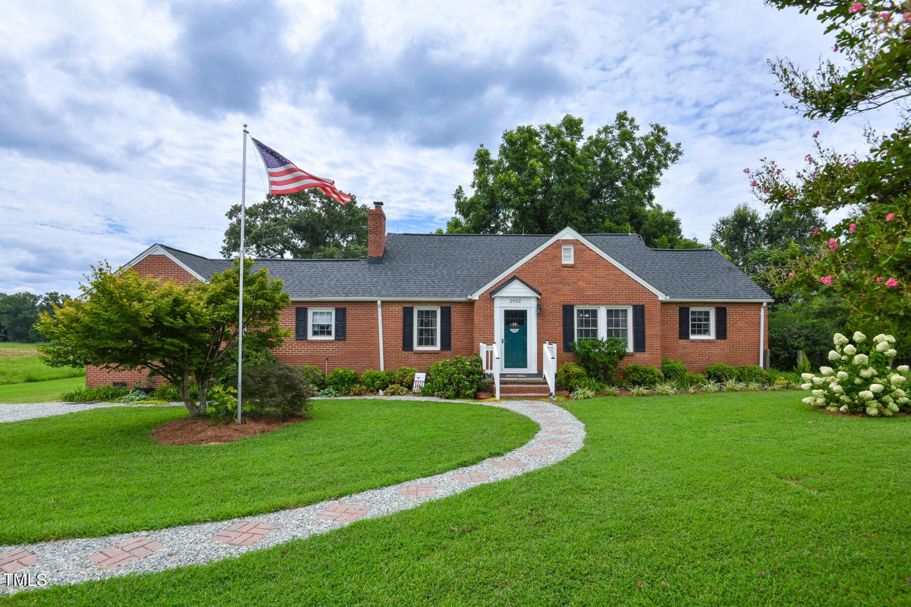 2932 Gwyn Road Property Photo 1