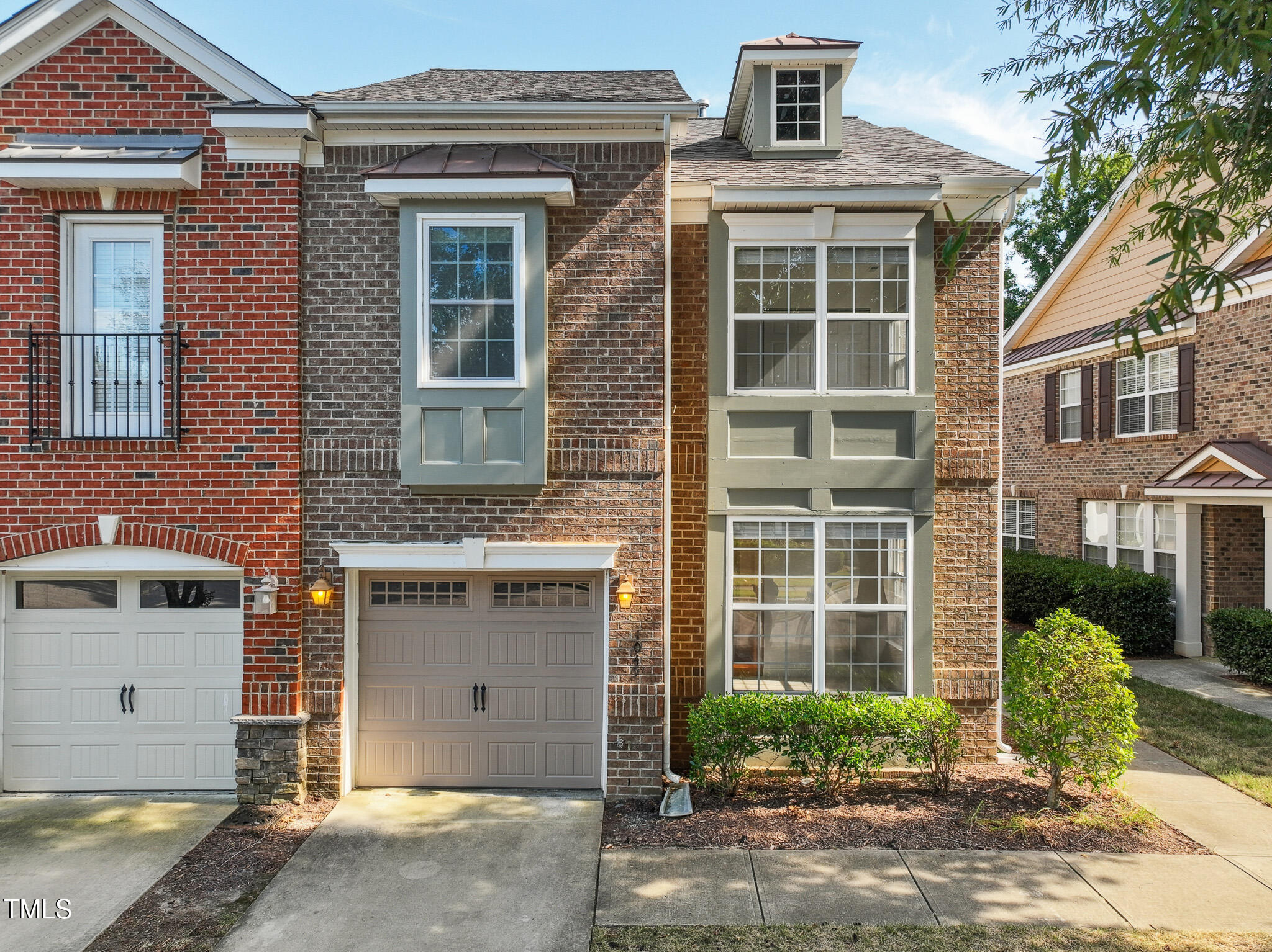1045 Remington Oaks Circle Property Photo 1
