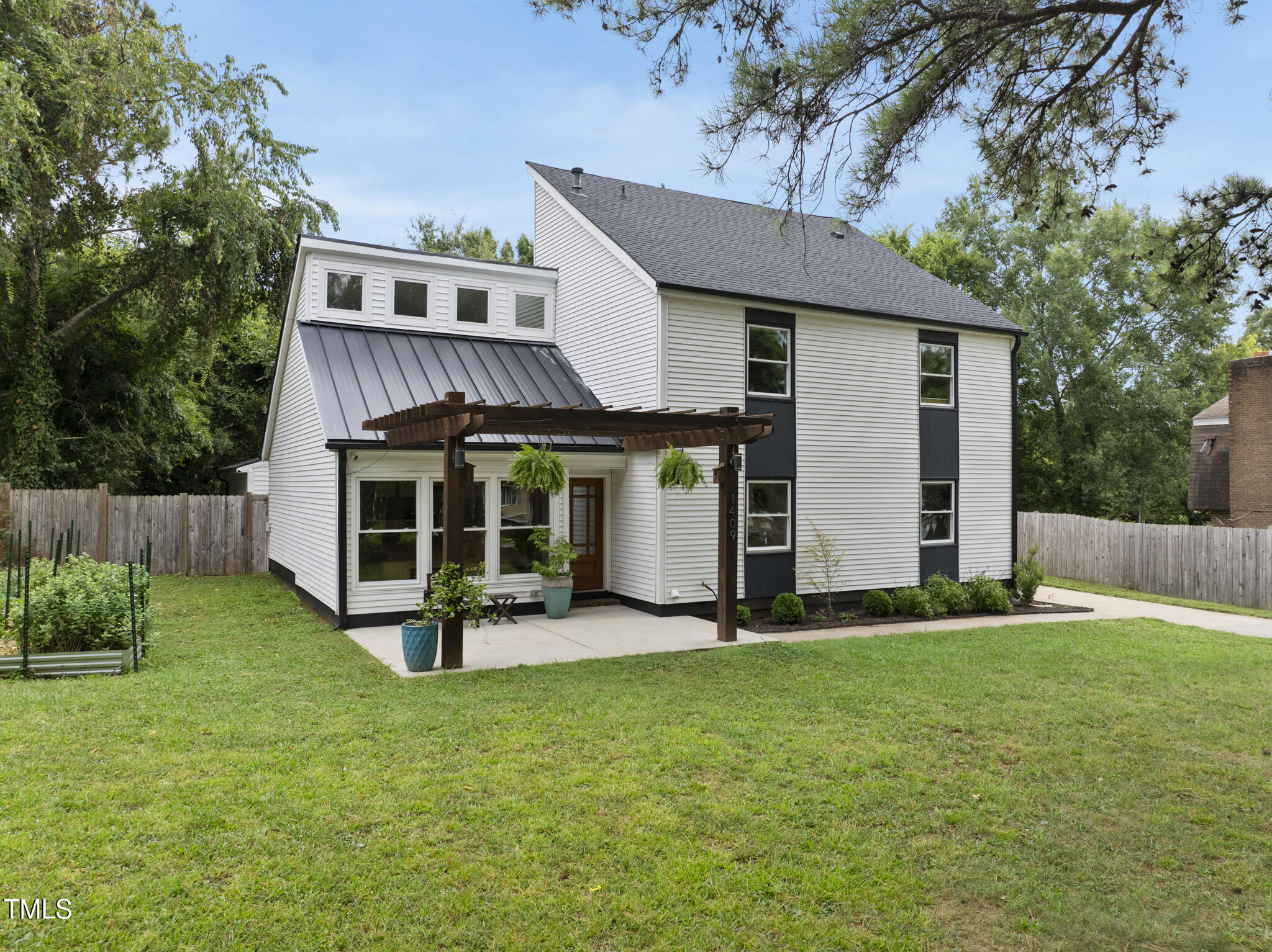1409 Lions Way Property Photo 1