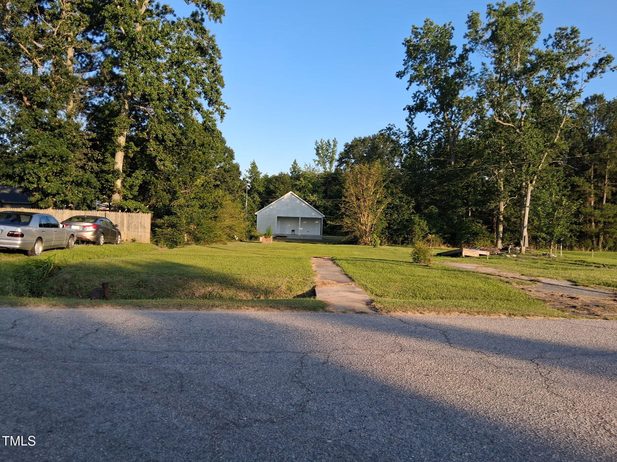 404 S Gardner Avenue Property Photo 1