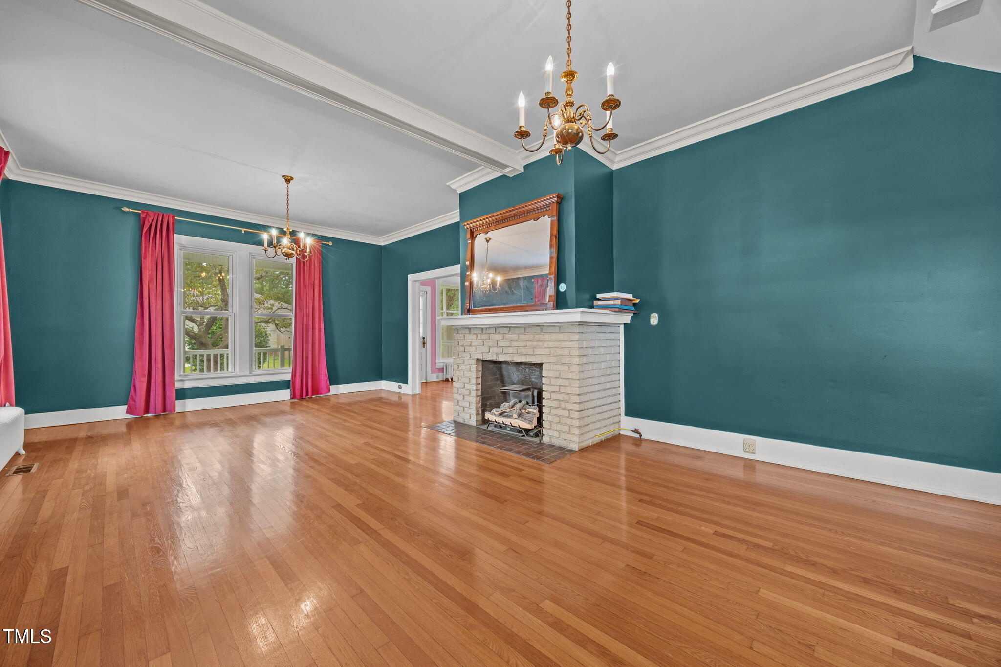 301 E H Street Property Photo 6