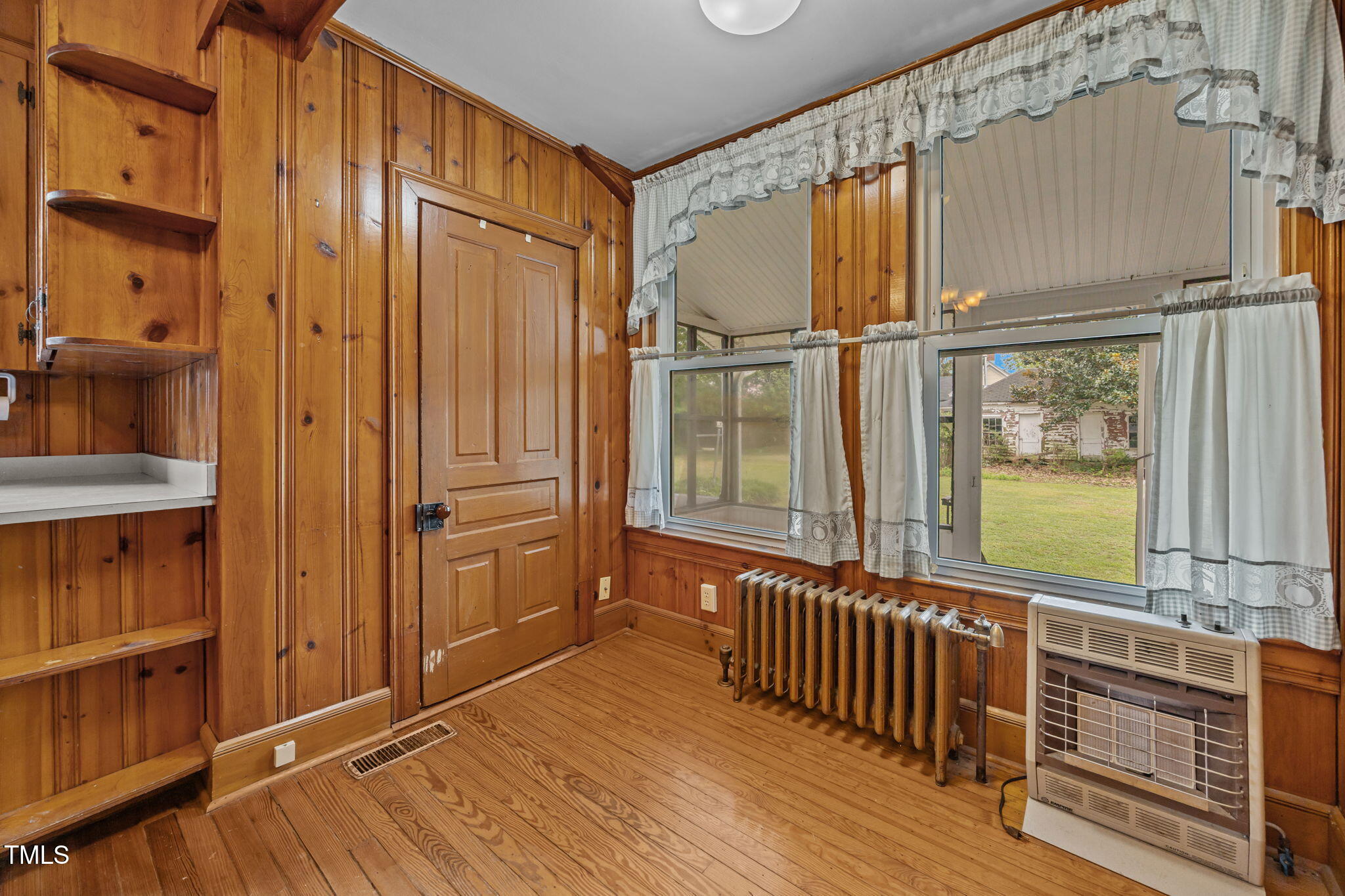 301 E H Street Property Photo 13