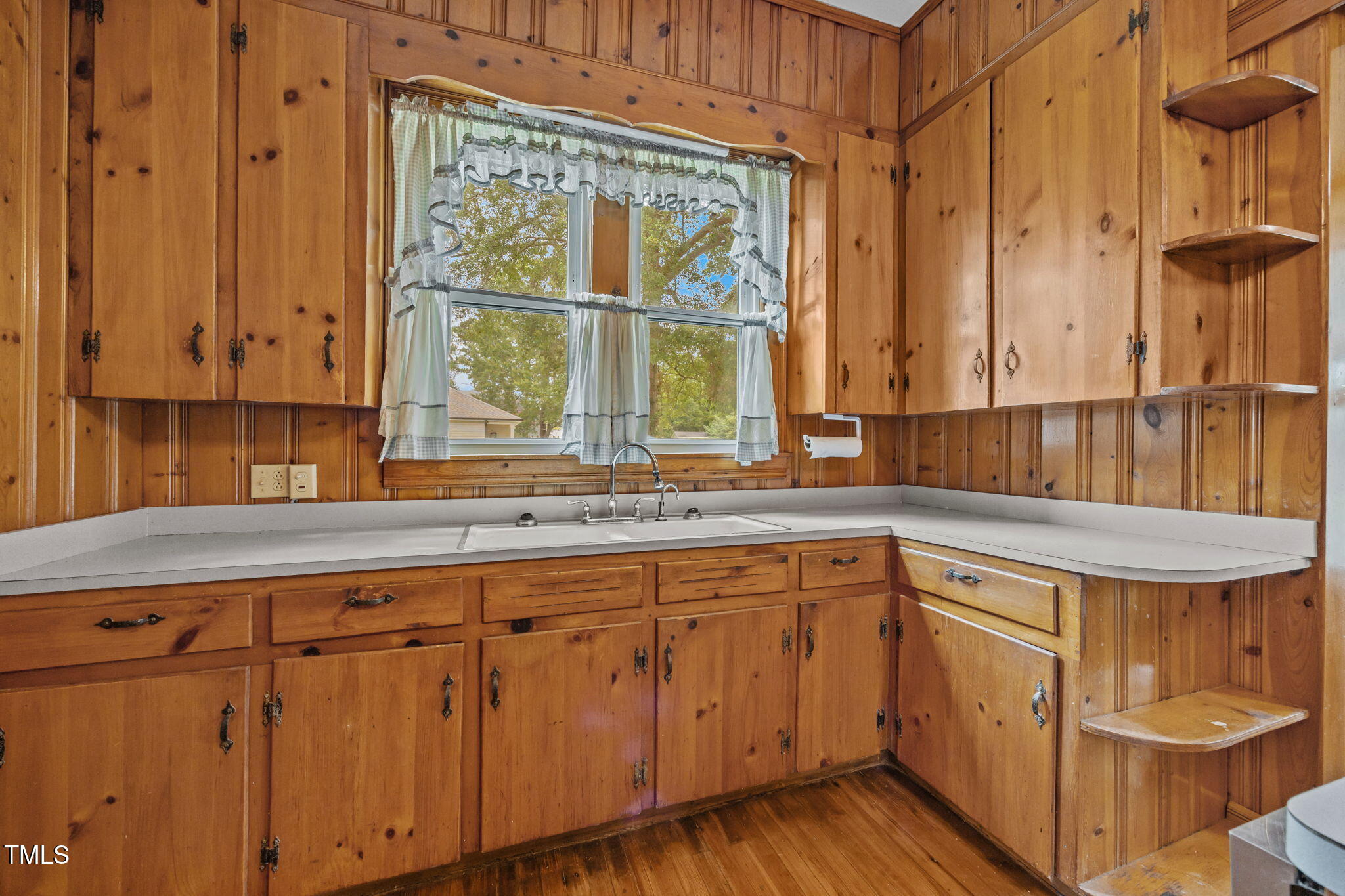 301 E H Street Property Photo 14