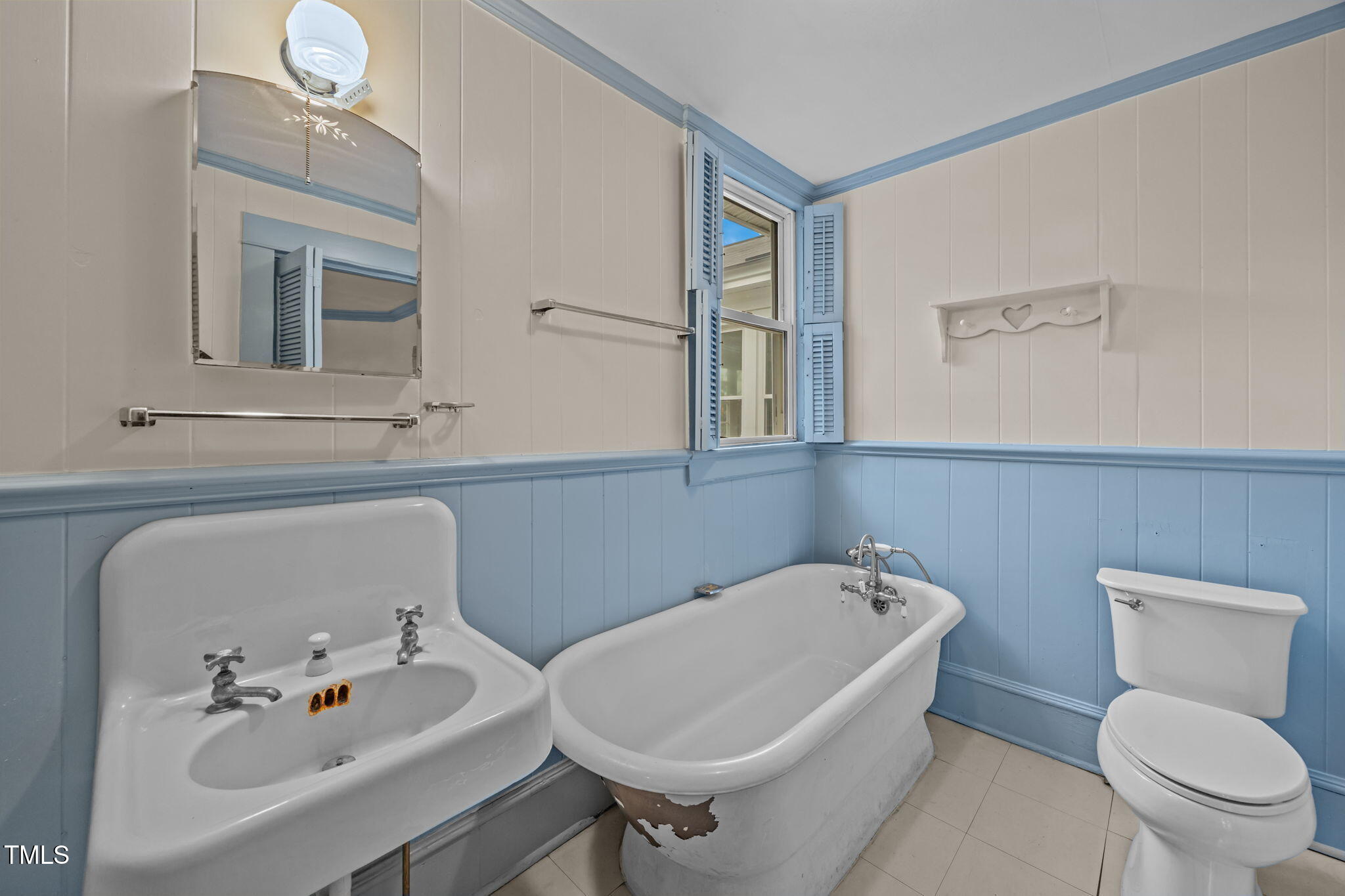 301 E H Street Property Photo 38